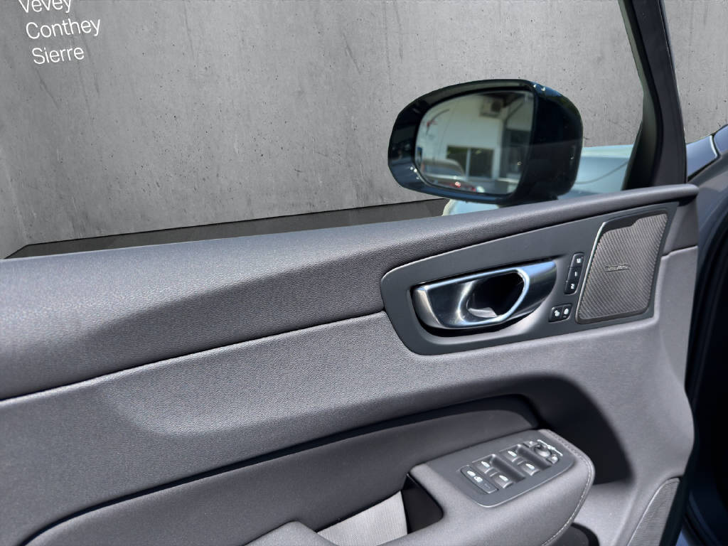 VOLVO XC60 2.0 T6 TE Black Edition eAWD-image-8