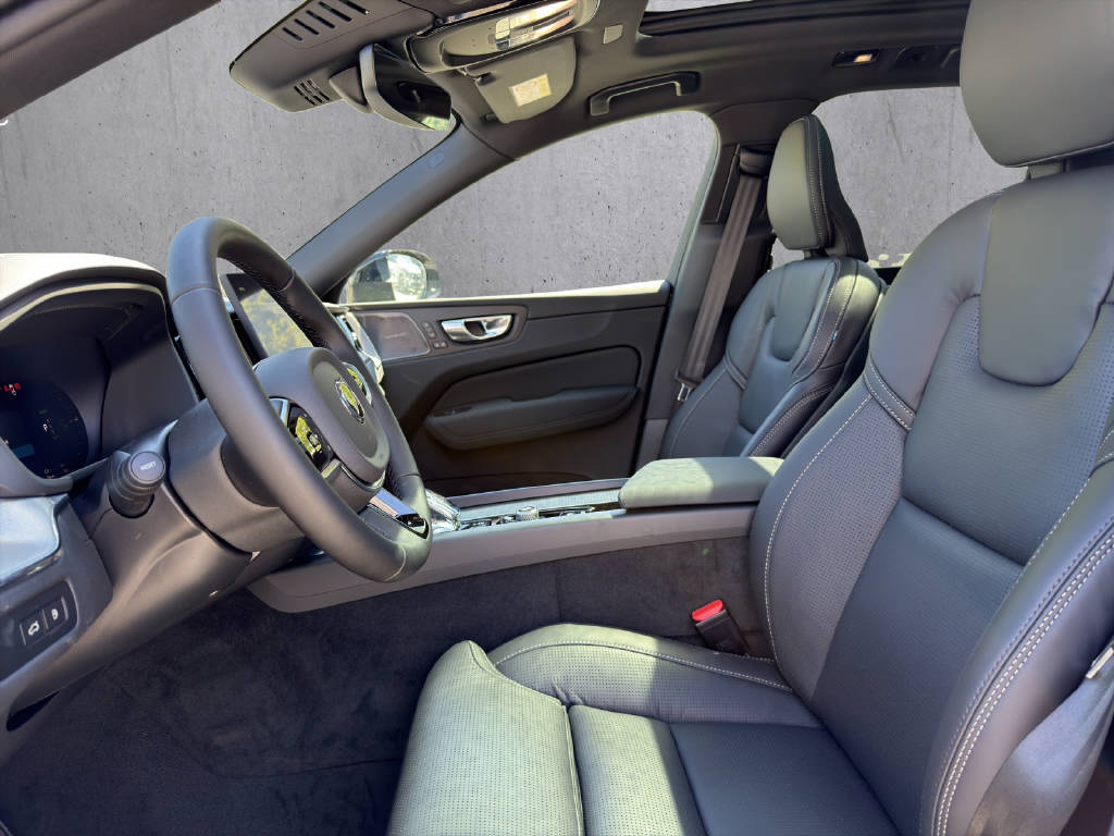 VOLVO XC60 2.0 T6 TE Black Edition eAWD-image-7