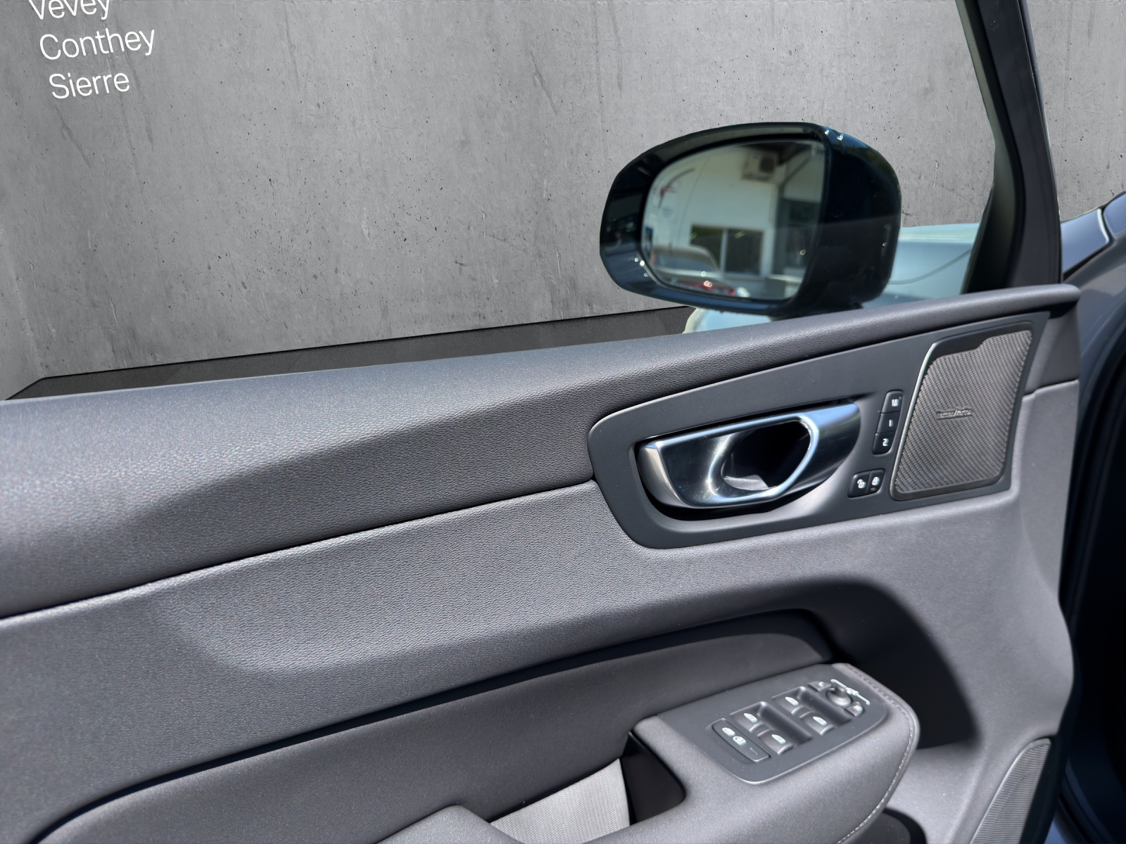 VOLVO XC60 2.0 T6 TE Black Edition eAWD-image-8