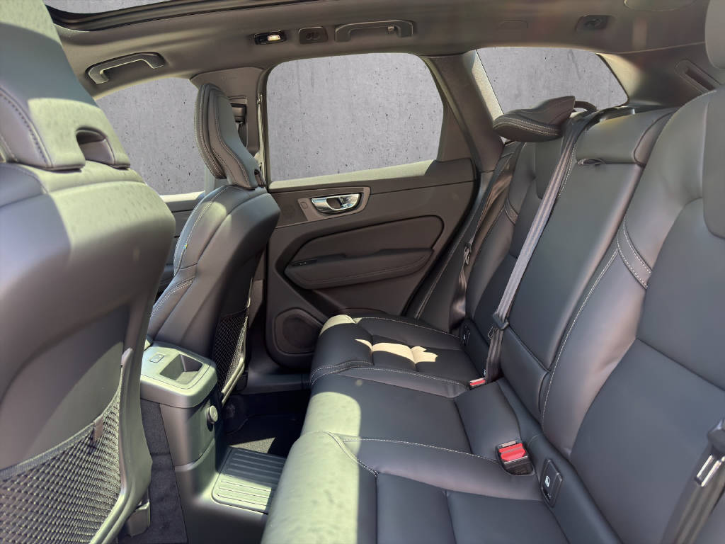 VOLVO XC60 2.0 T6 TE Black Edition eAWD-image-12