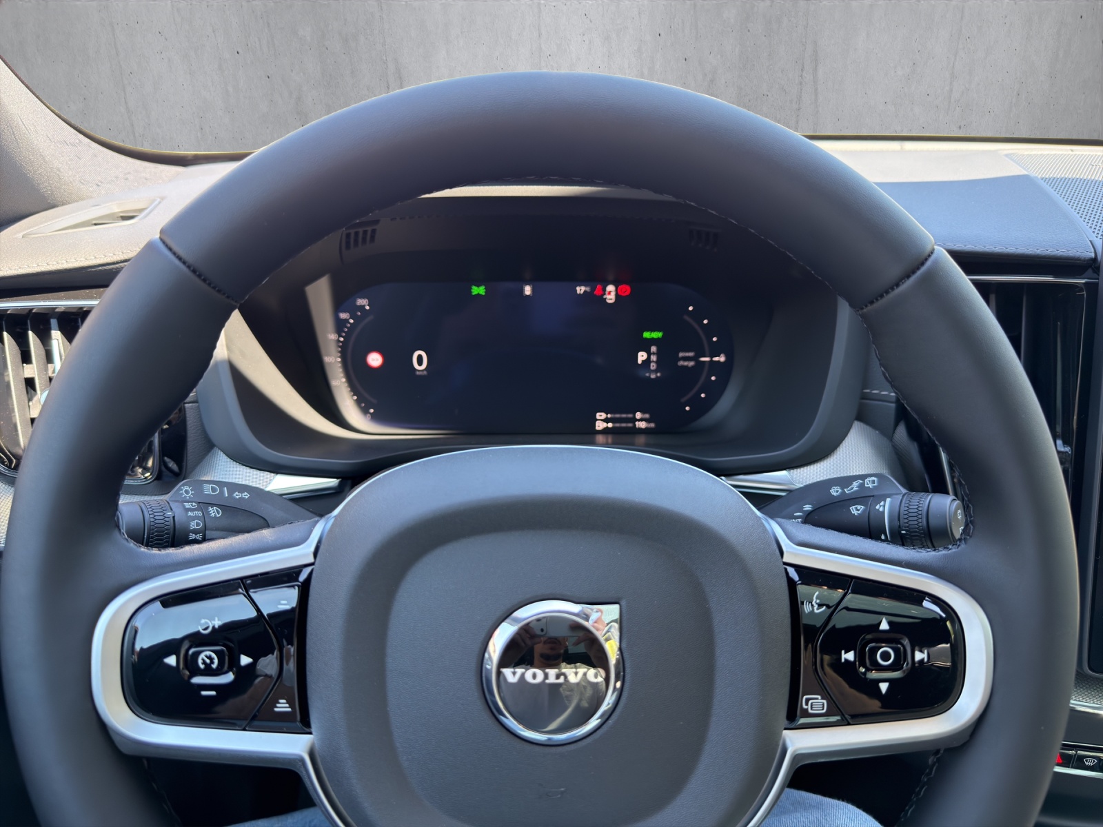 VOLVO XC60 2.0 T6 TE Black Edition eAWD-image-15