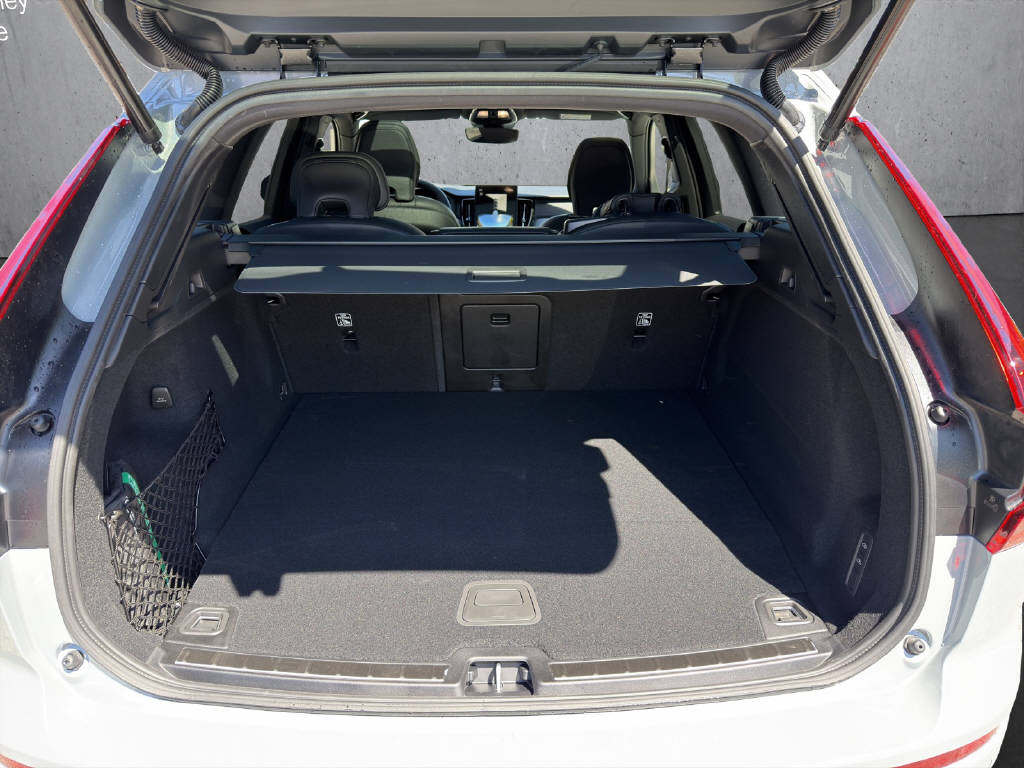 VOLVO XC60 2.0 T6 TE Black Edition eAWD-image-13