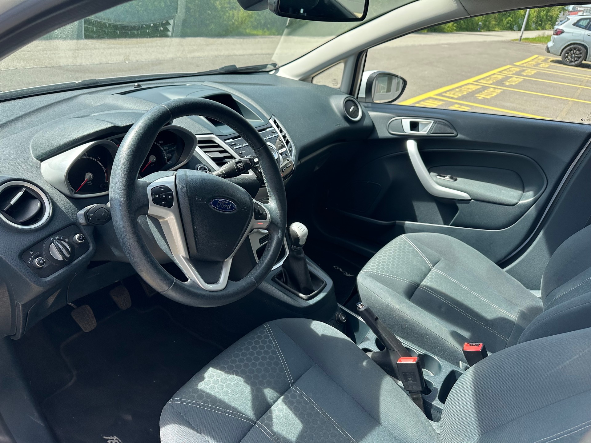 FORD Fiesta 1.4 16V Titanium-image-6