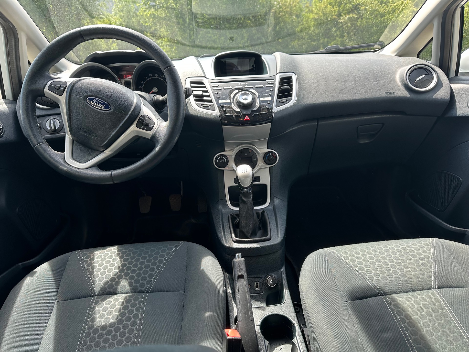 FORD Fiesta 1.4 16V Titanium-image-5