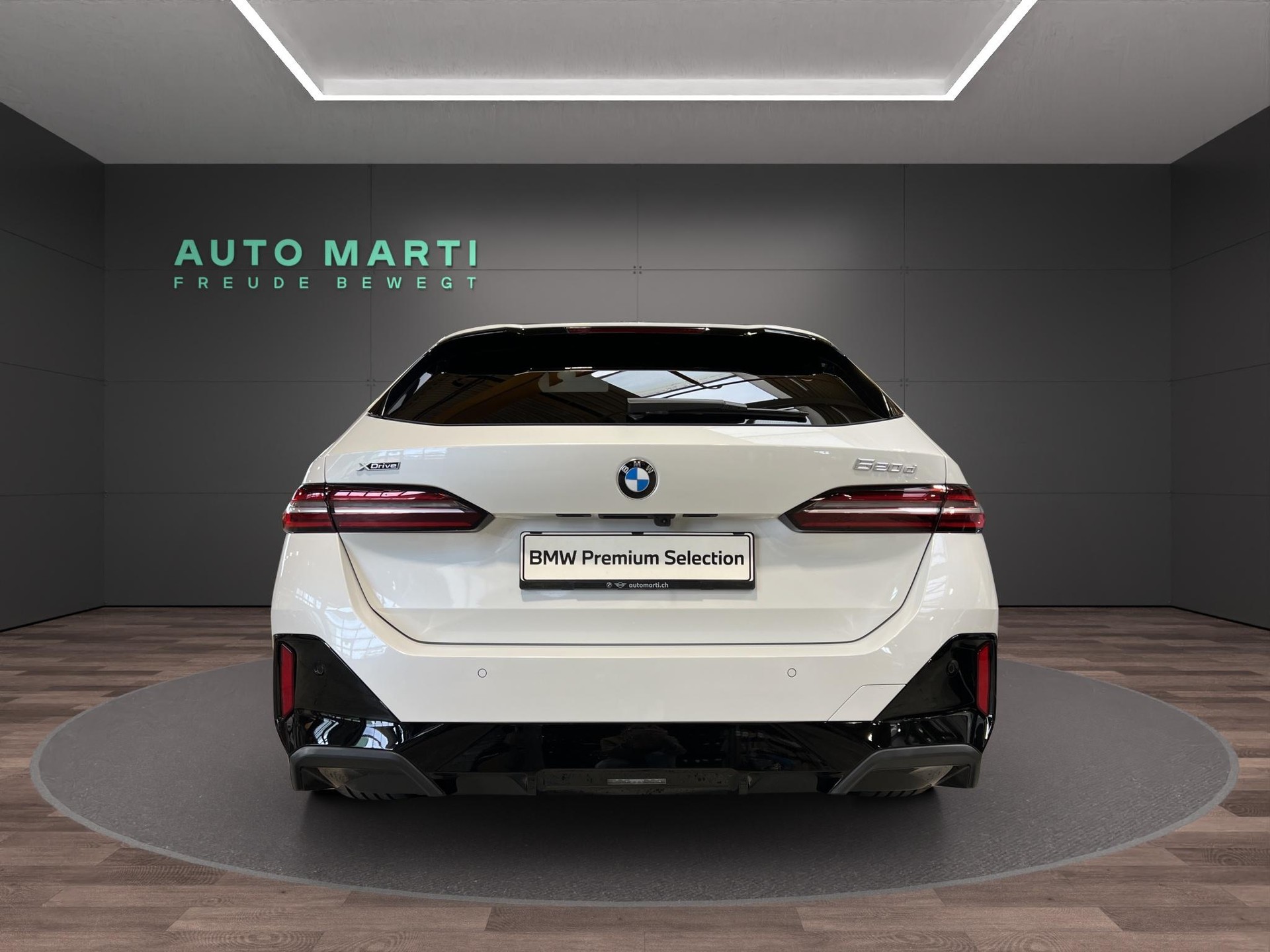 BMW 520d xDrive Touring M Sport-image-2