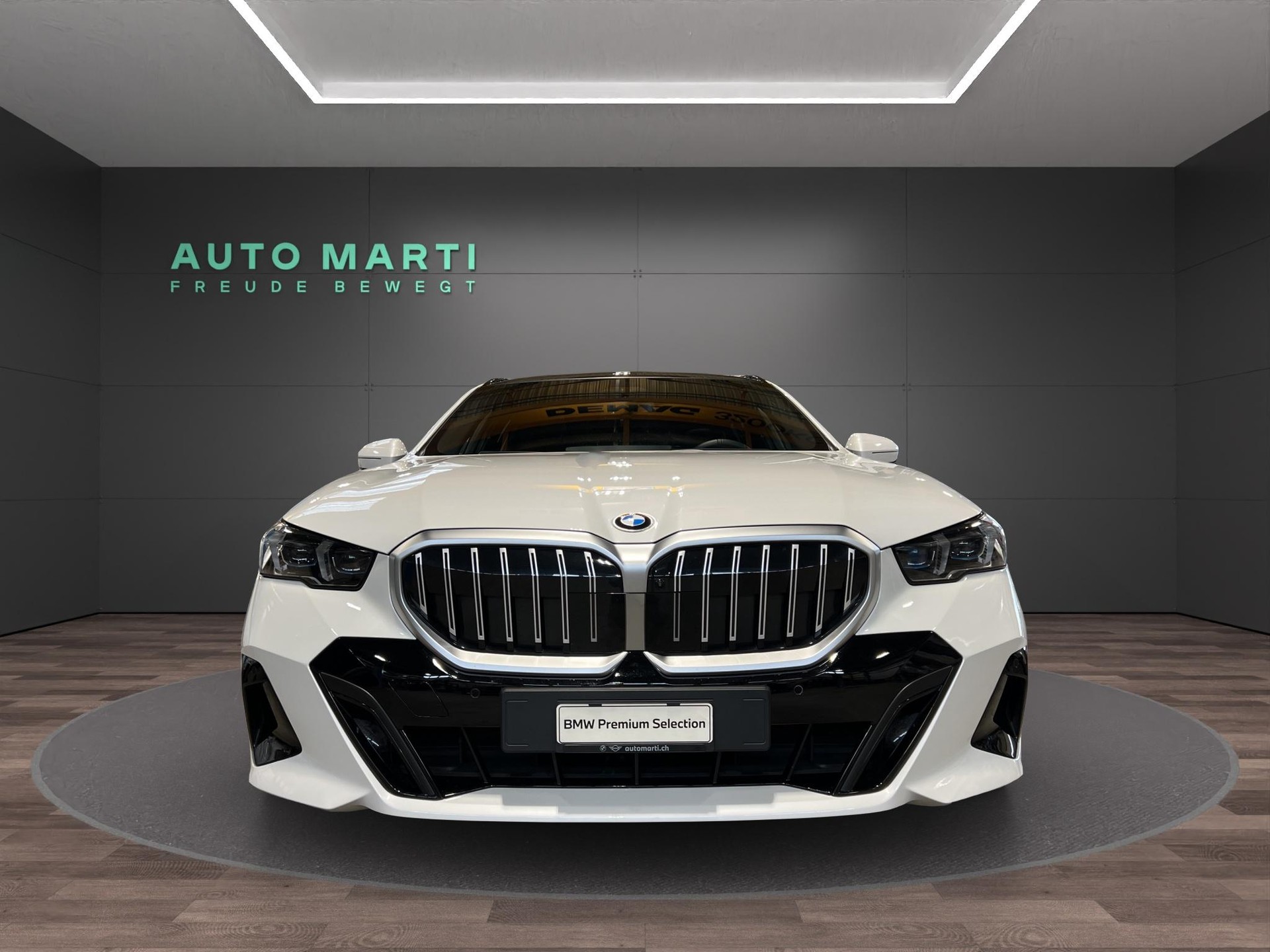 BMW 520d xDrive Touring M Sport-image-4