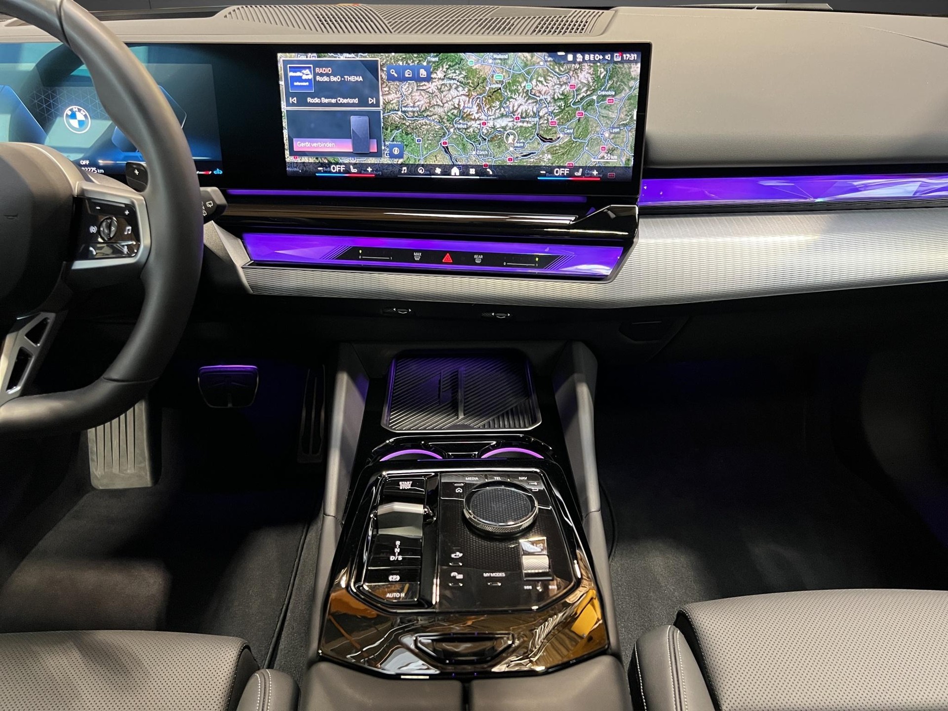 BMW 520d xDrive Touring M Sport-image-18