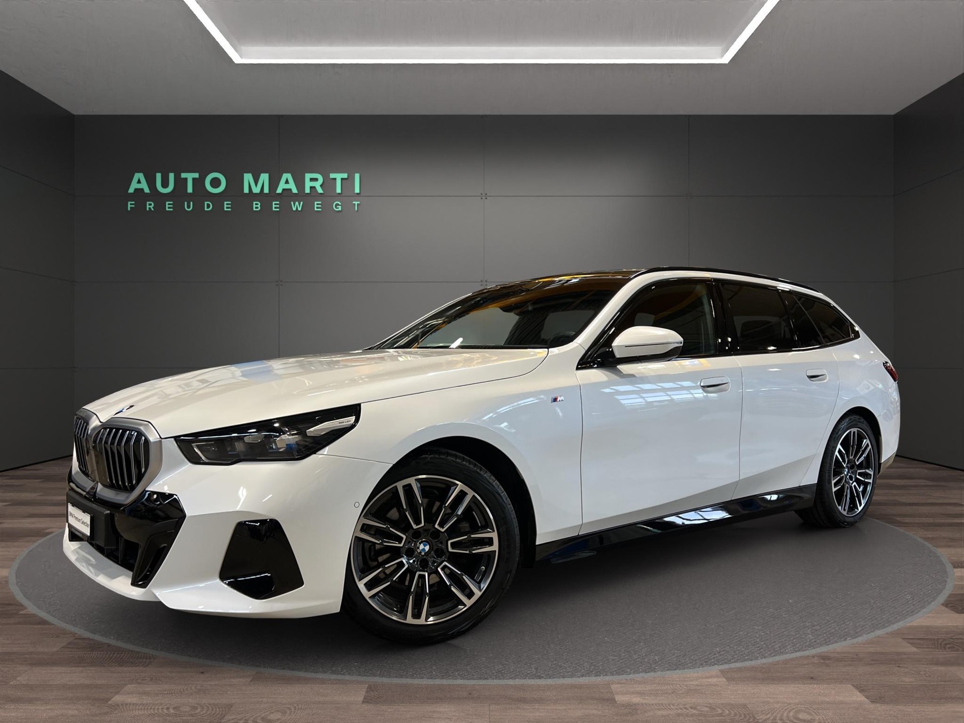 BMW 520d xDrive Touring M Sport-image-0