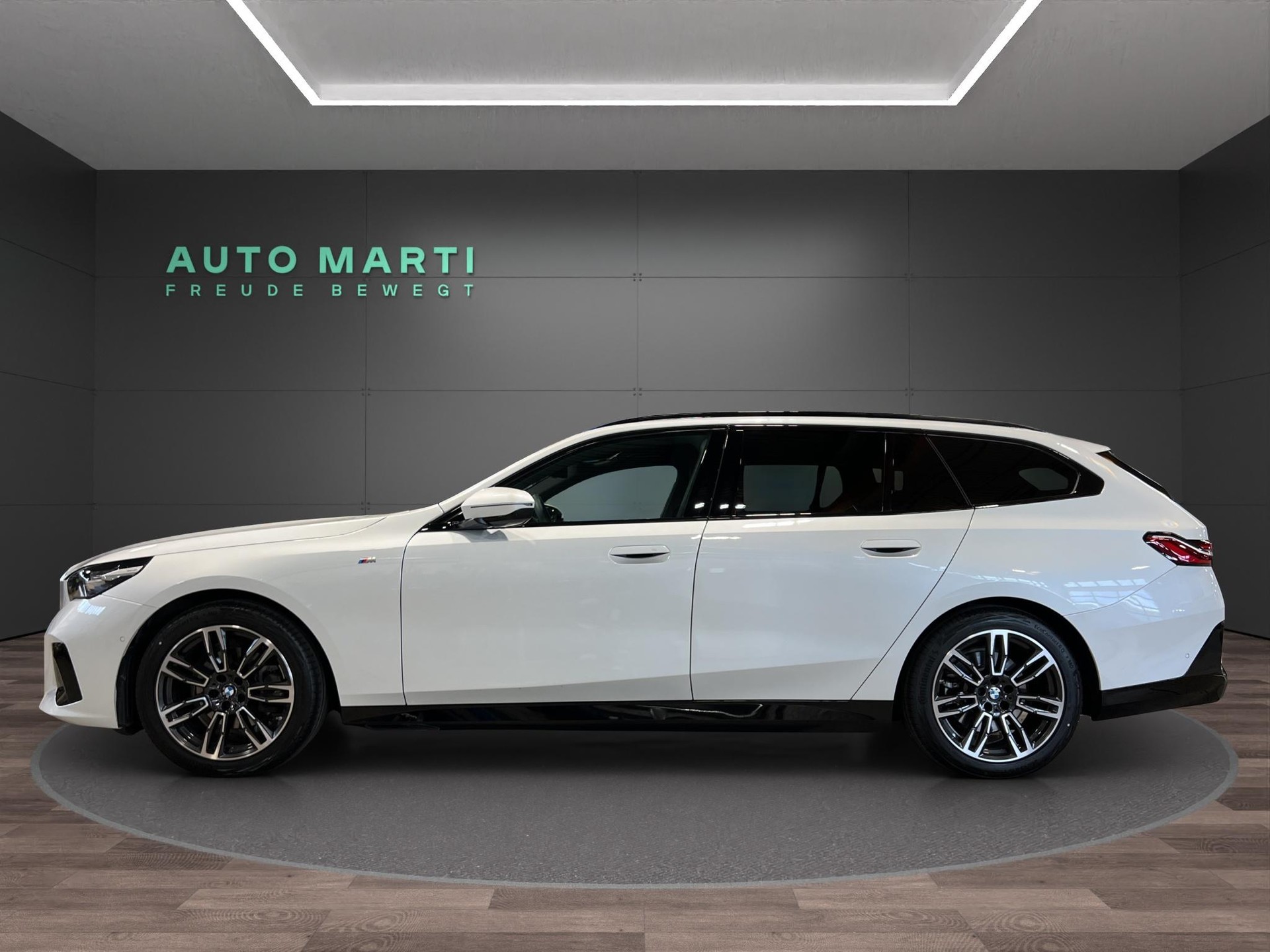 BMW 520d xDrive Touring M Sport-image-1