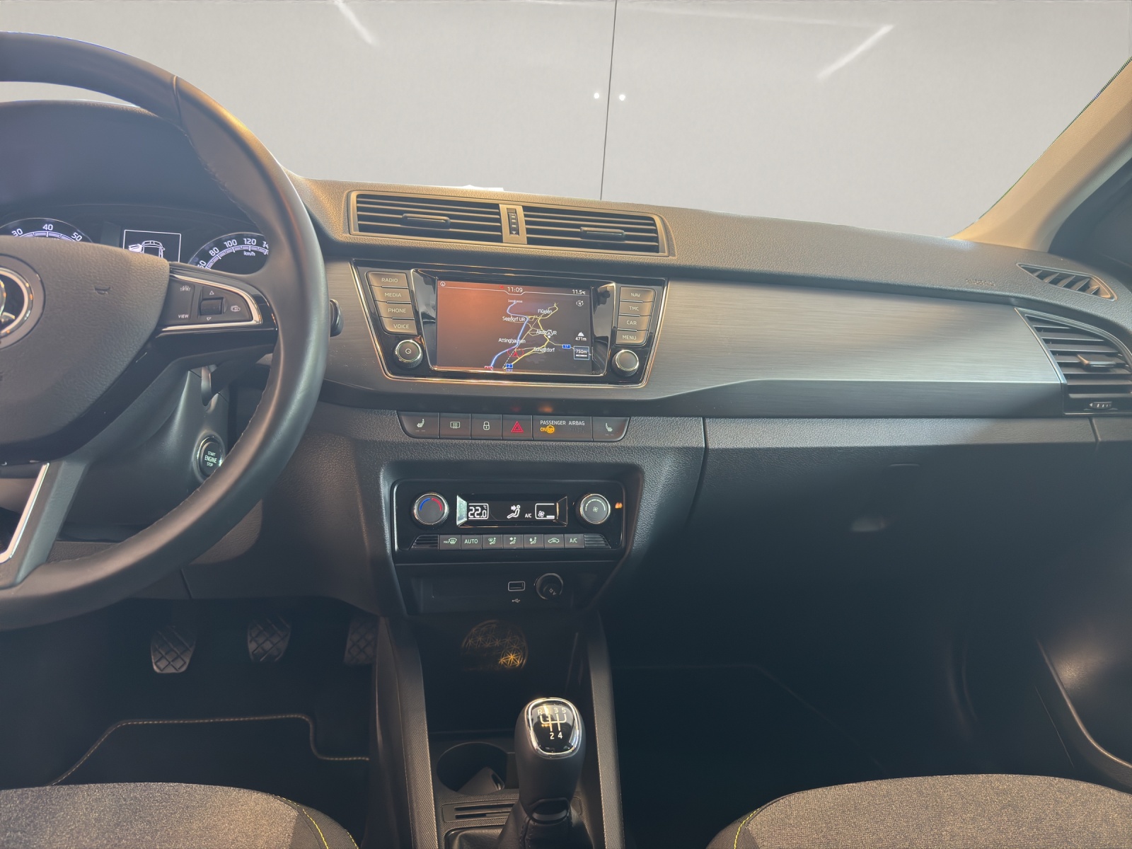 SKODA Fabia 1.0 TSI Soleil-image-8