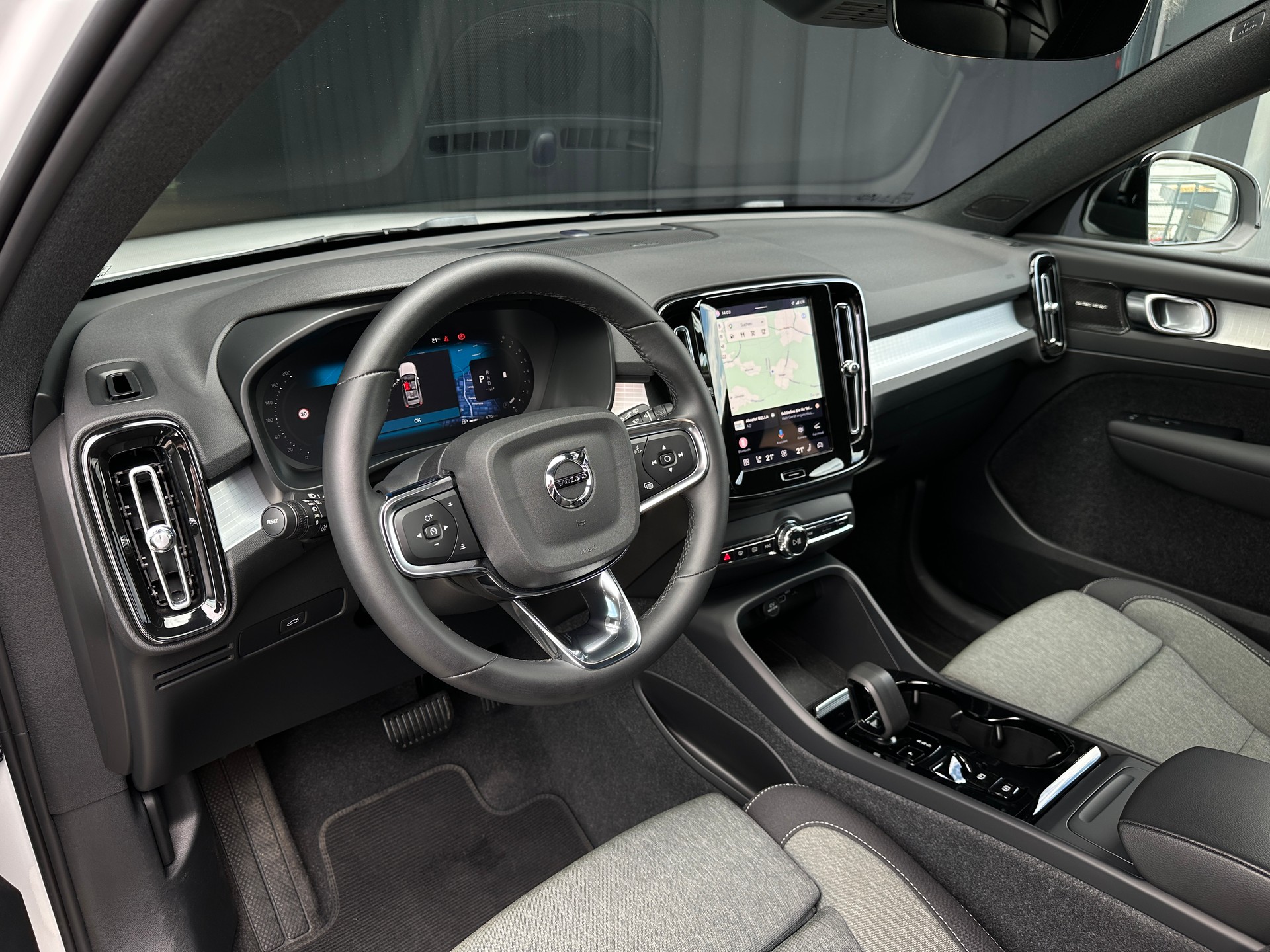 VOLVO XC40 B3 Benzin Mild Hybrid Plus Dark DCT-image-12