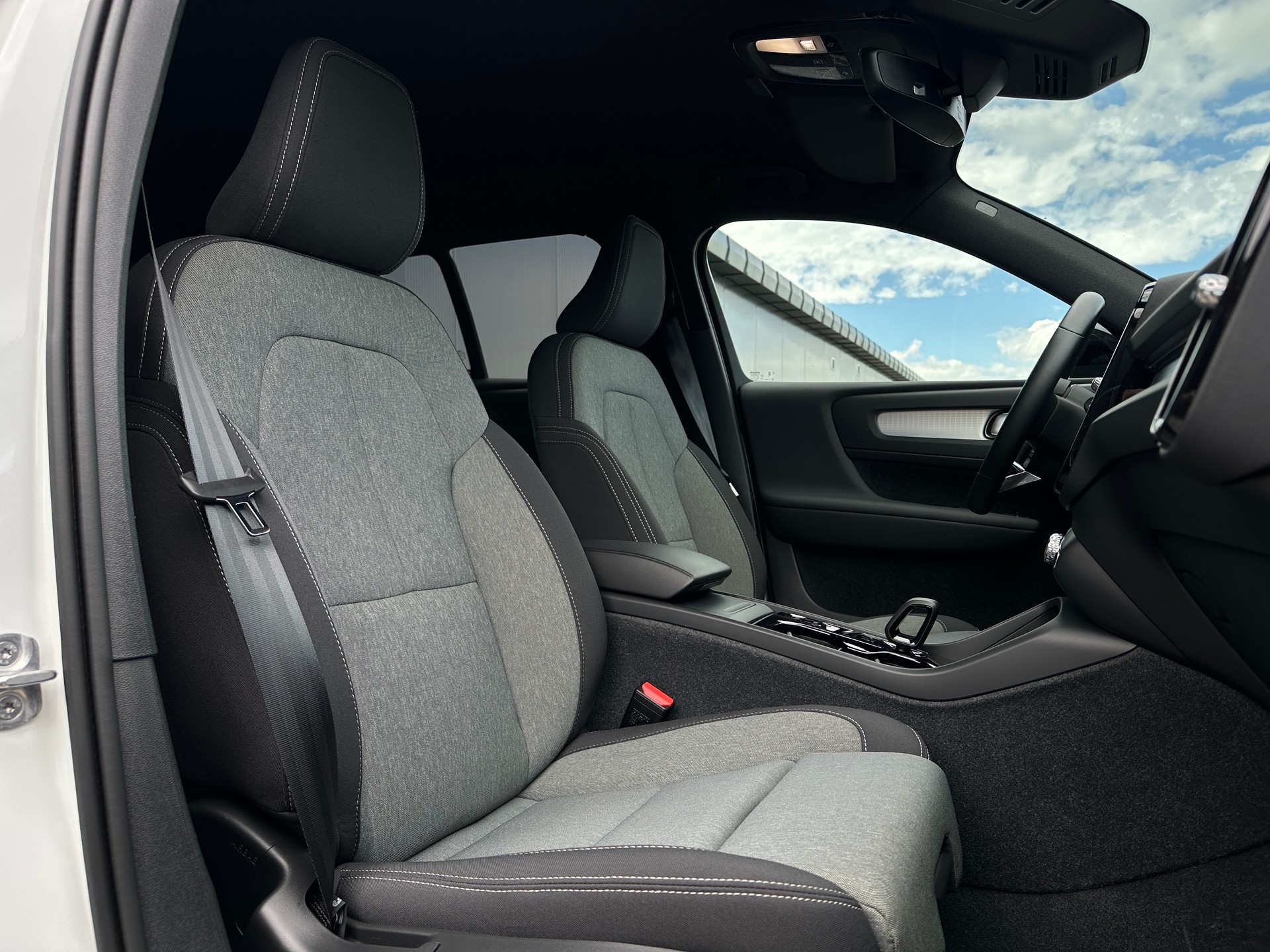 VOLVO XC40 B3 Benzin Mild Hybrid Plus Dark DCT-image-10
