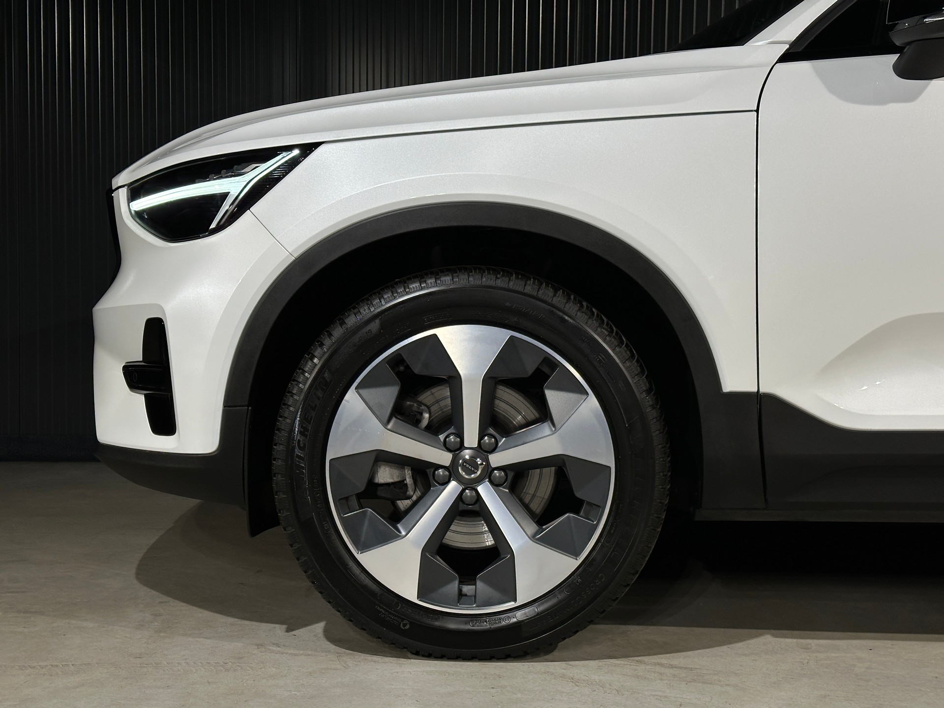 VOLVO XC40 B3 Benzin Mild Hybrid Plus Dark DCT-image-28