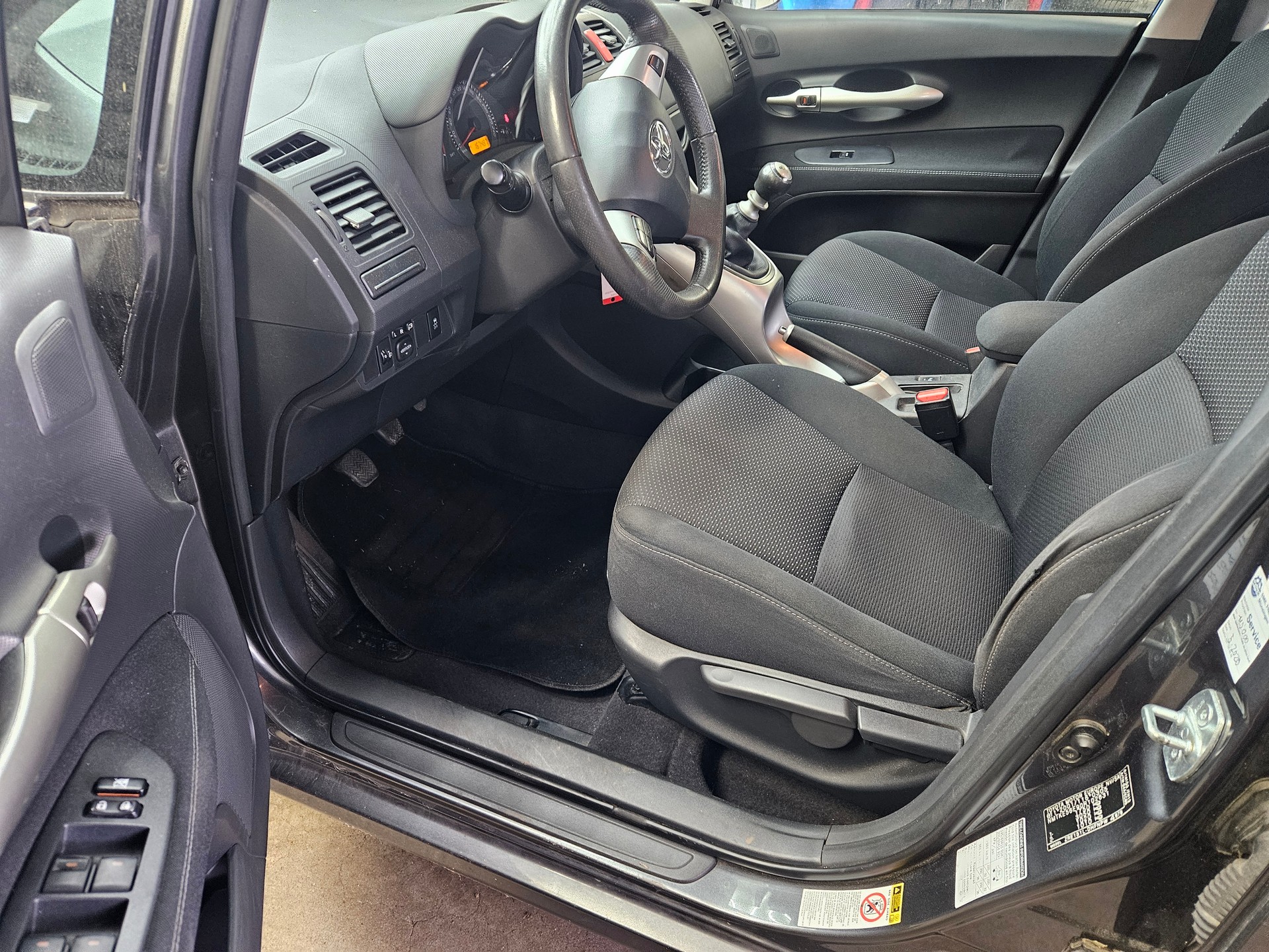 TOYOTA Auris 1.6 Linea Luna-image-7