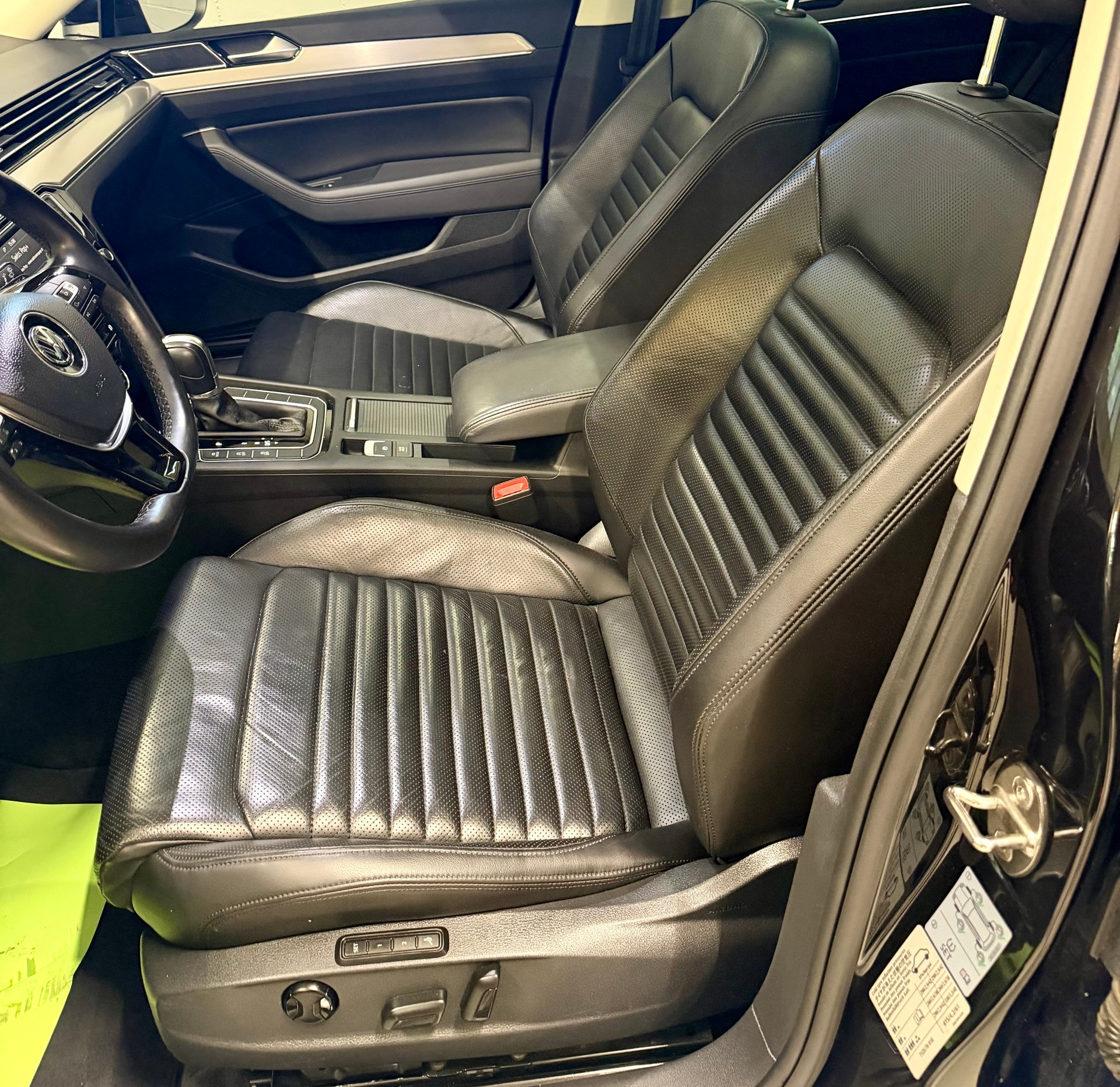 VW Passat Variant 2.0 TDI BMT High. DSG 4Motion-image-9