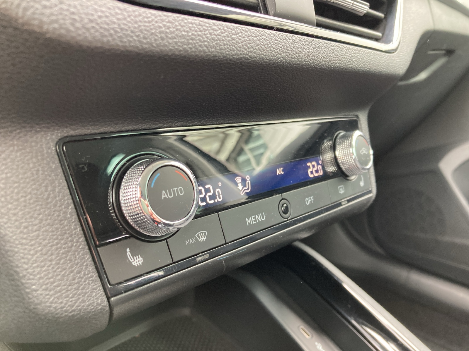 SKODA Kamiq 1.0 TSI Ambition DSG-image-12