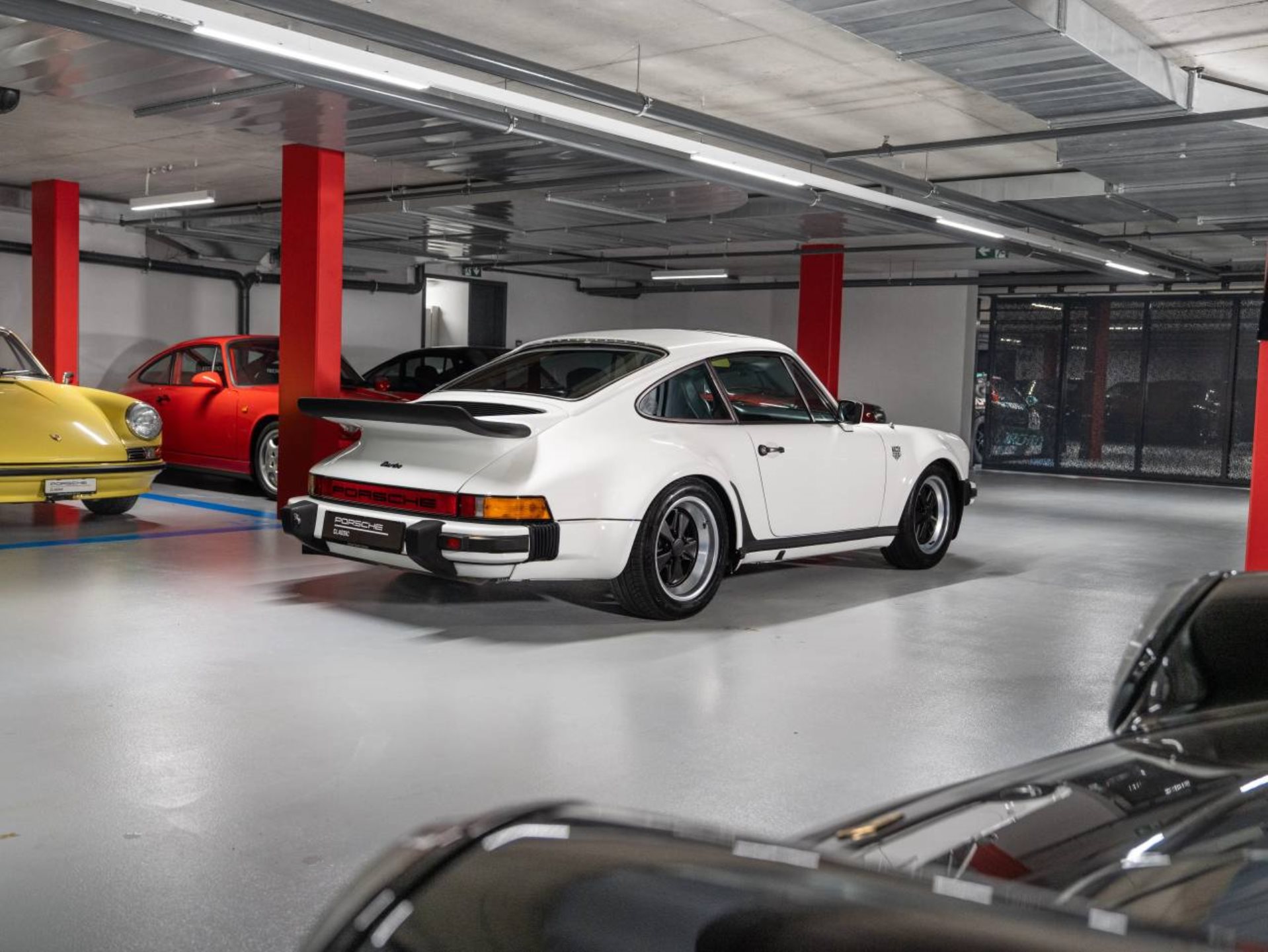 PORSCHE 911 Turbo 3.0 Coupé-image-6