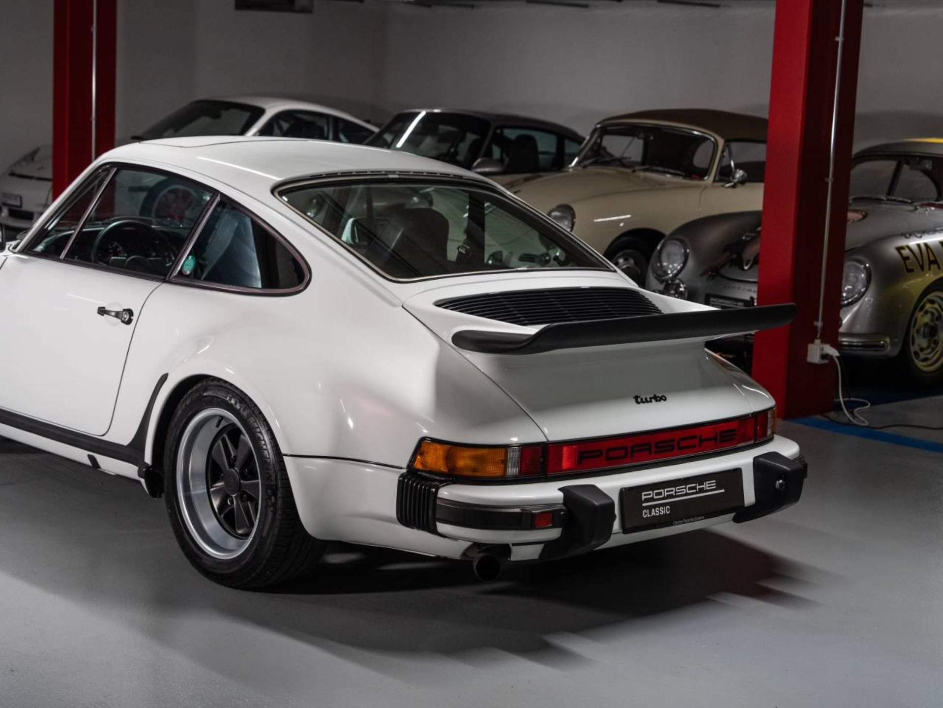 PORSCHE 911 Turbo 3.0 Coupé-image-26