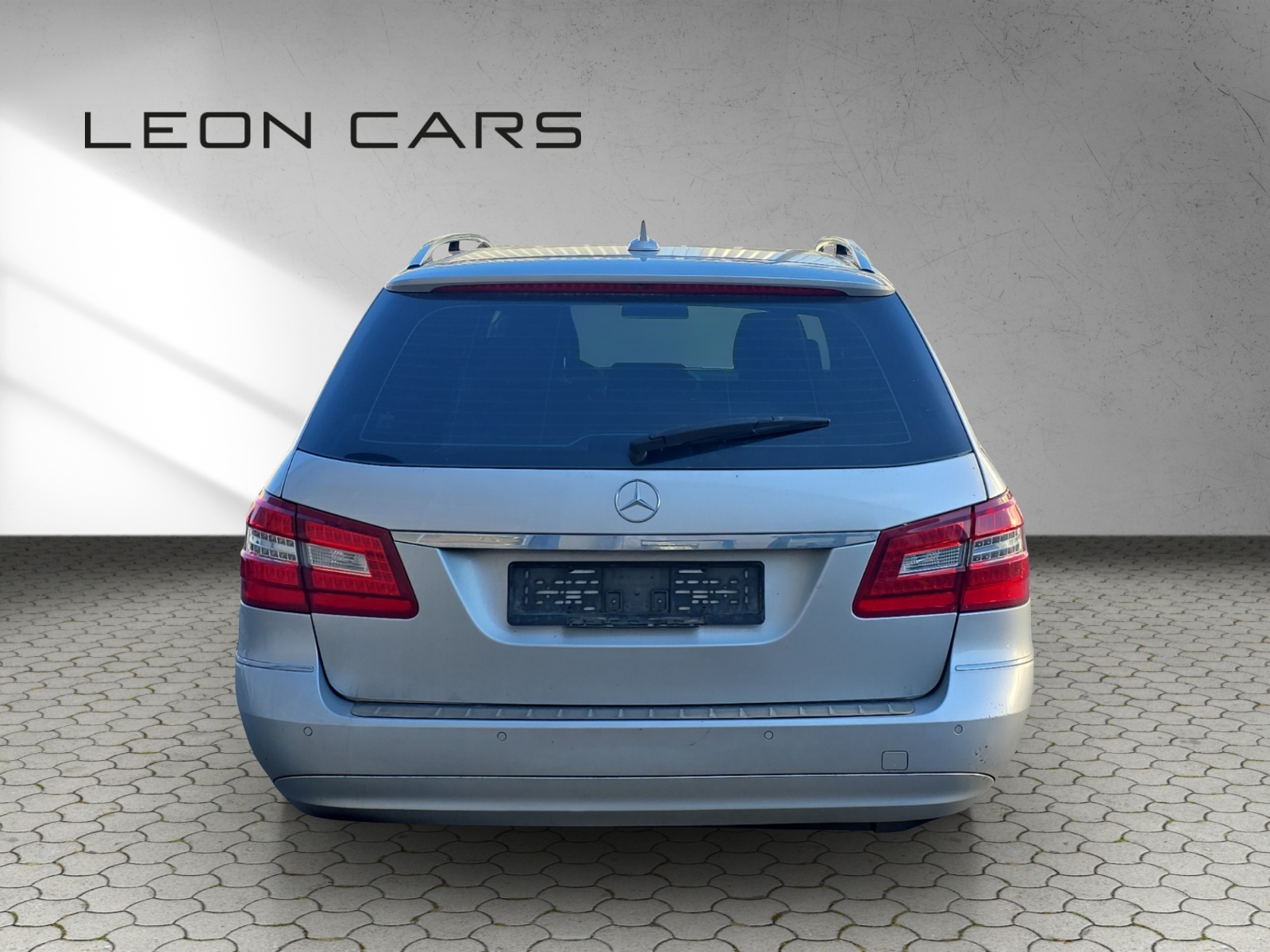 MERCEDES-BENZ E 220 CDI BlueEfficiency Avantgarde Automatic-image-5