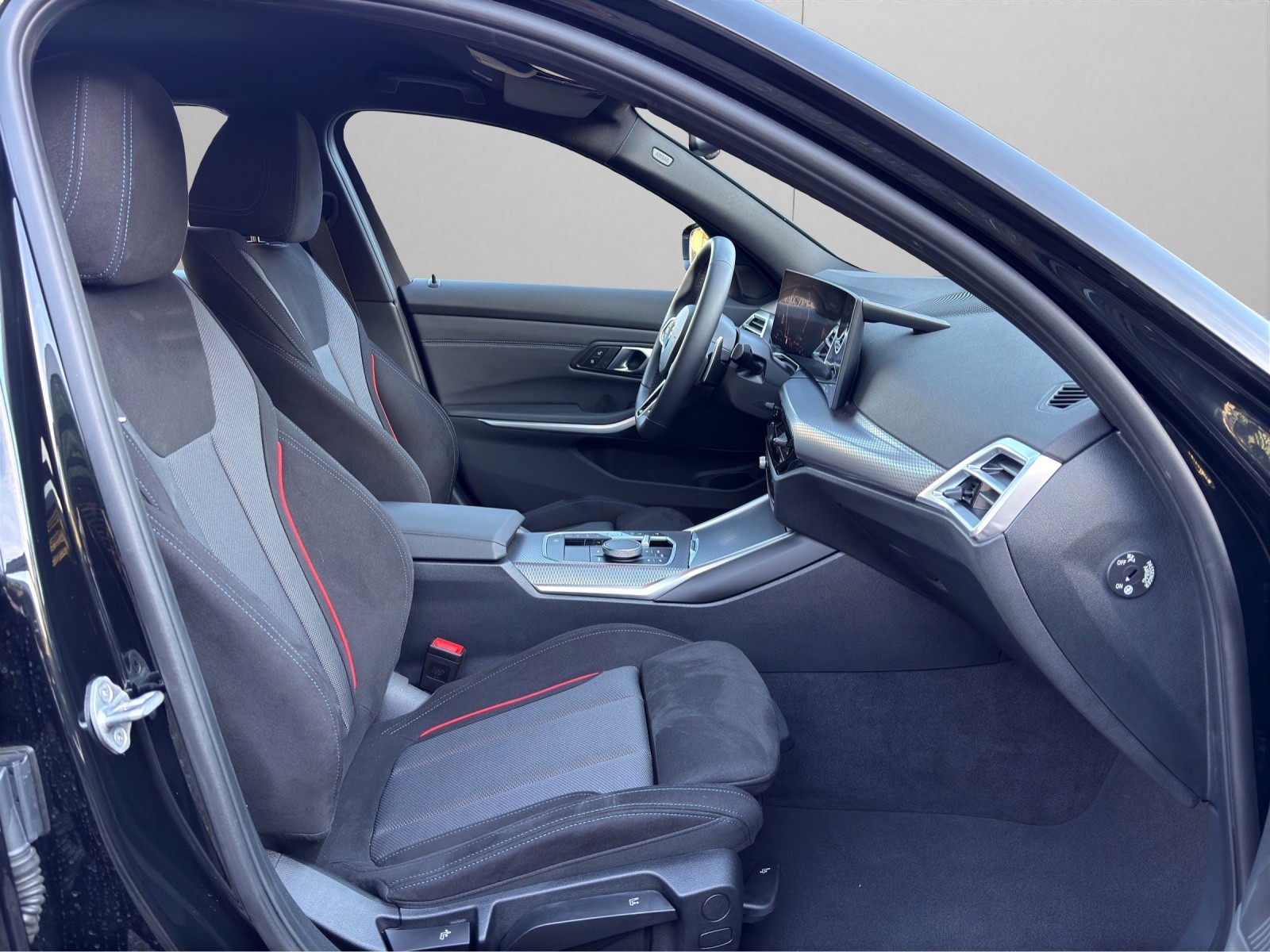BMW 330i Touring xDrive Steptronic M Sport-image-11
