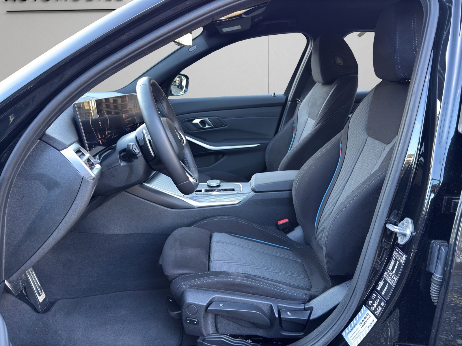BMW 330i Touring xDrive Steptronic M Sport-image-9
