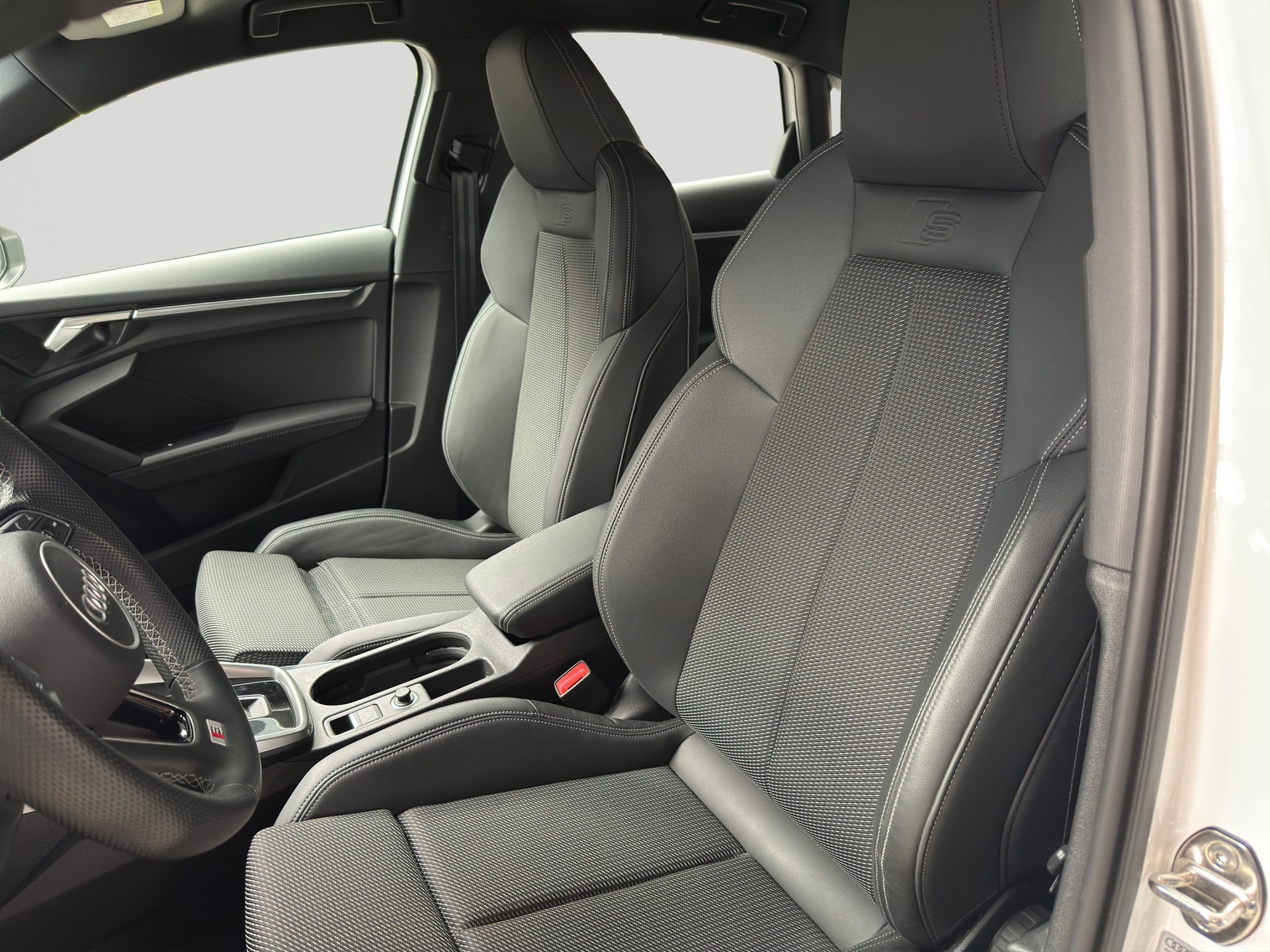 AUDI S3 Limousine 2.0 TFSI quattro S-tronic-image-5