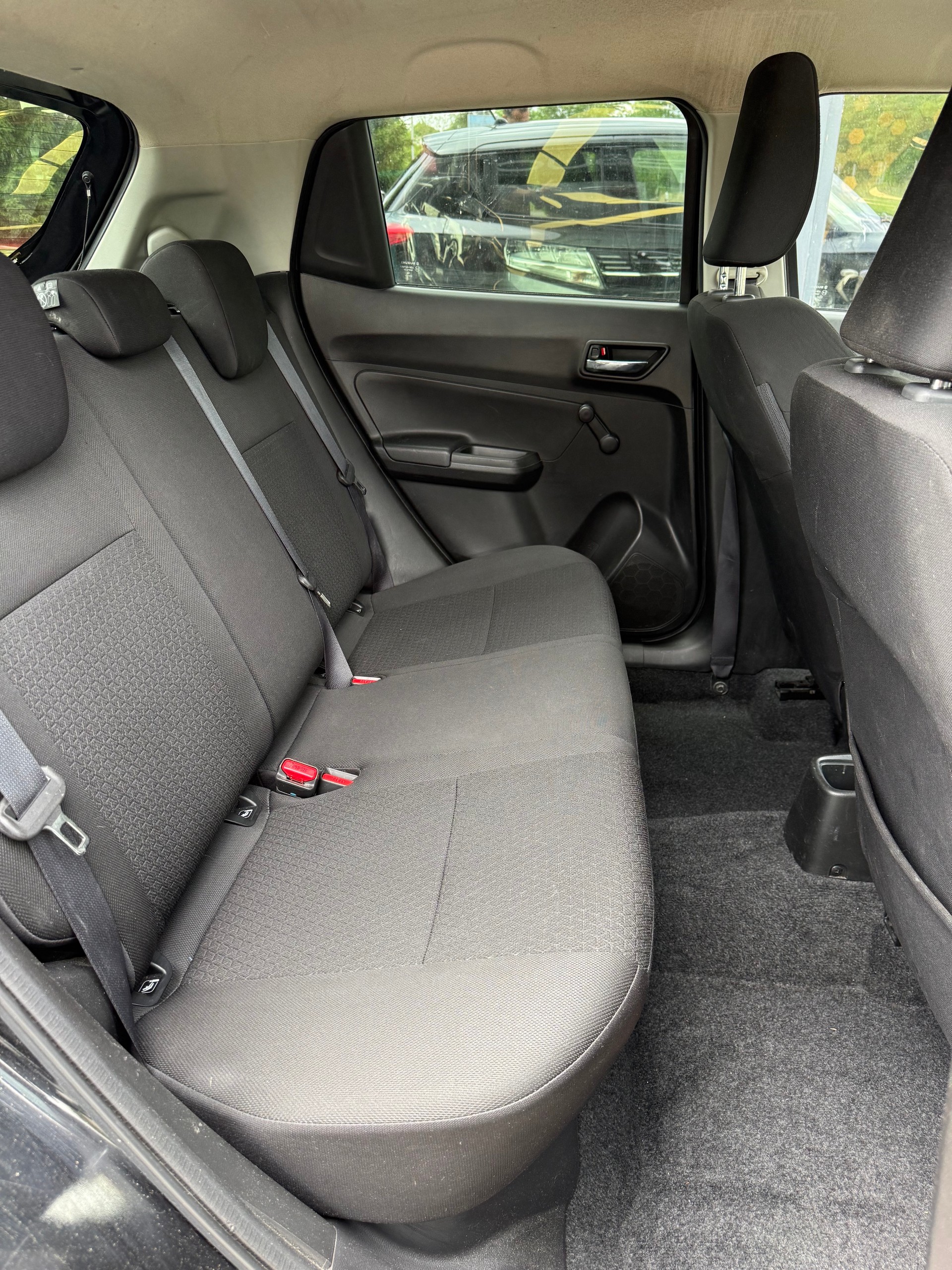 SUZUKI Swift 1.2 Compact + 4x4 Hybrid-image-8