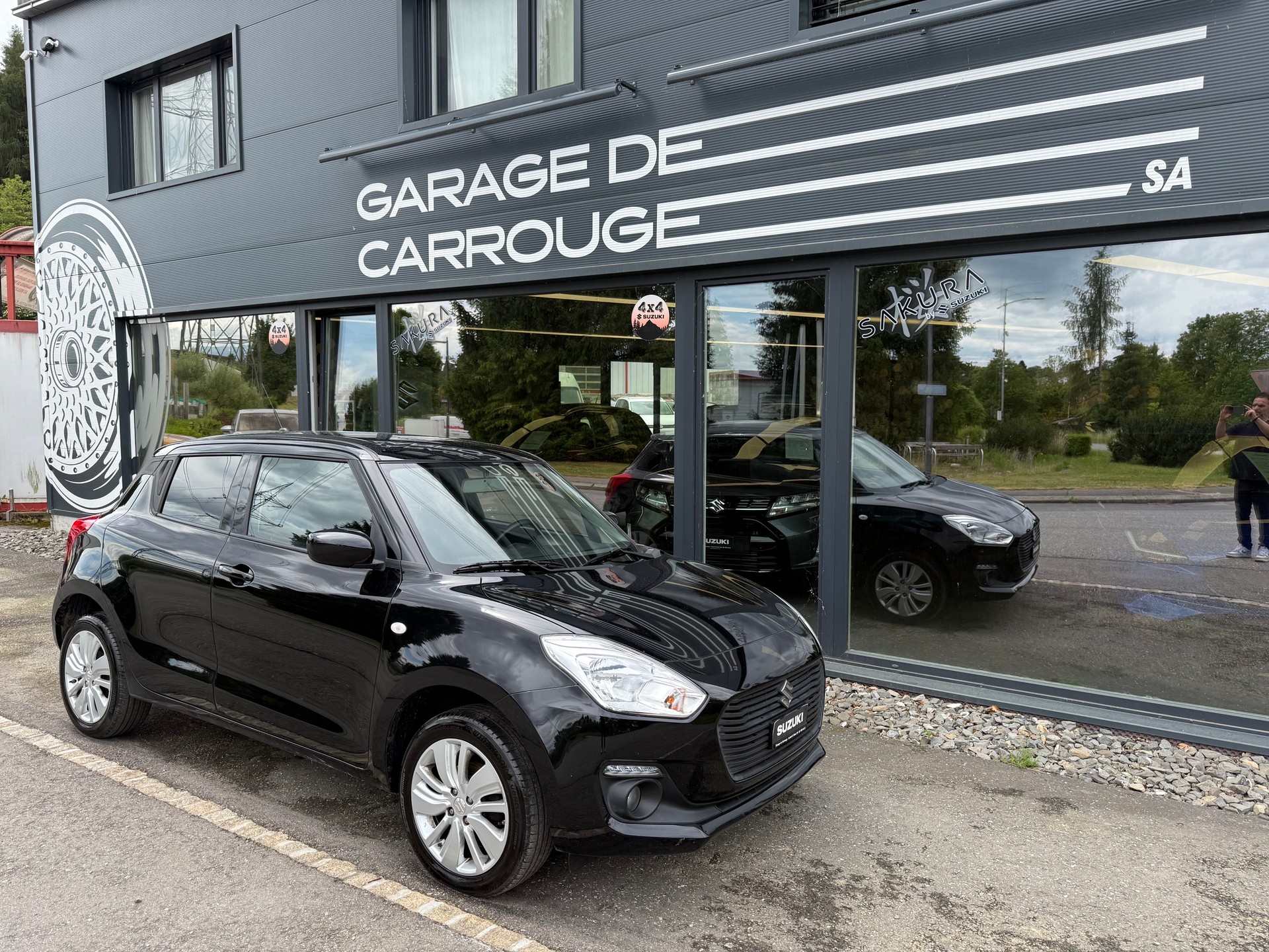 SUZUKI Swift 1.2 Compact + 4x4 Hybrid-image-0