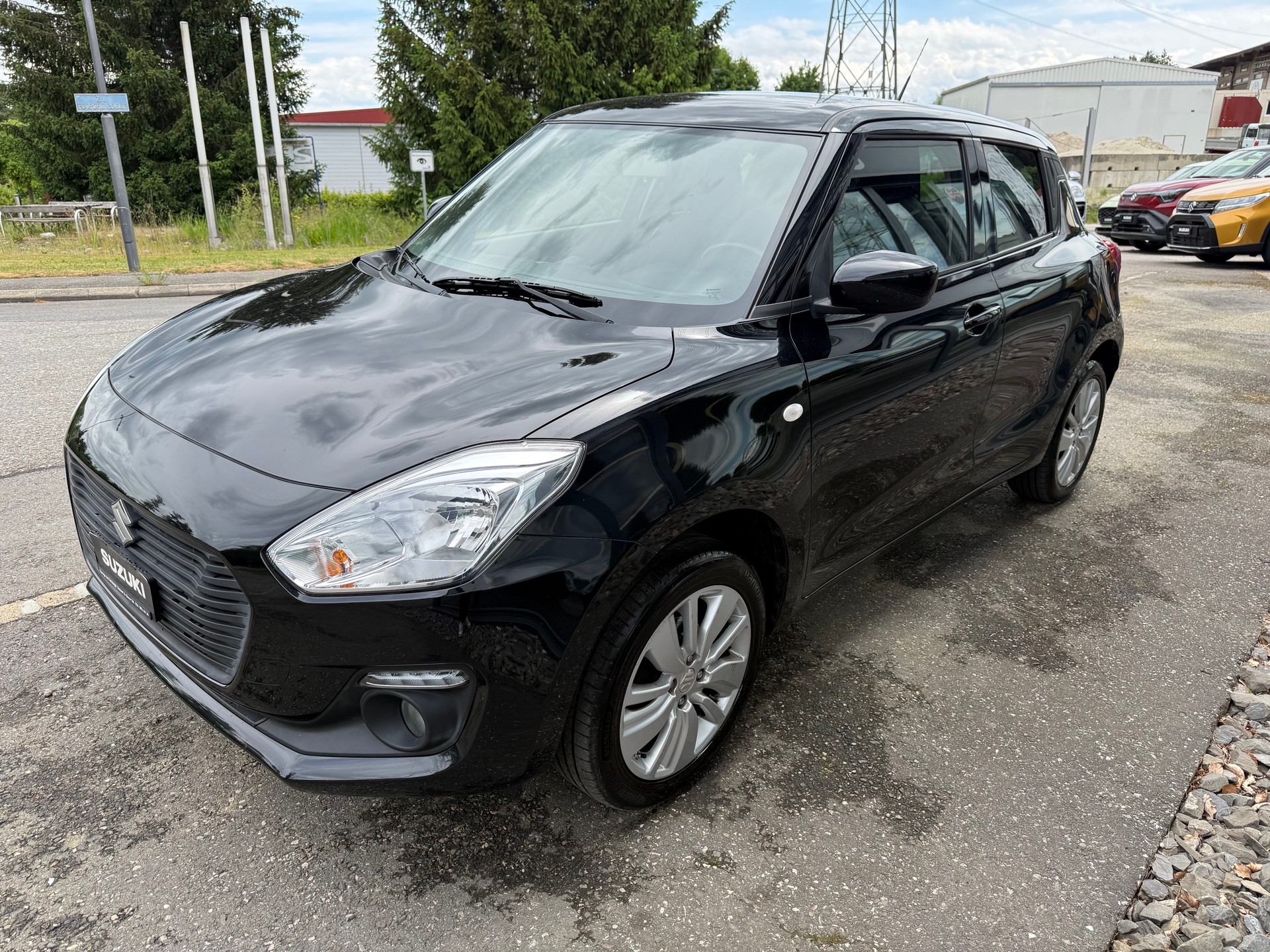 SUZUKI Swift 1.2 Compact + 4x4 Hybrid-image-2