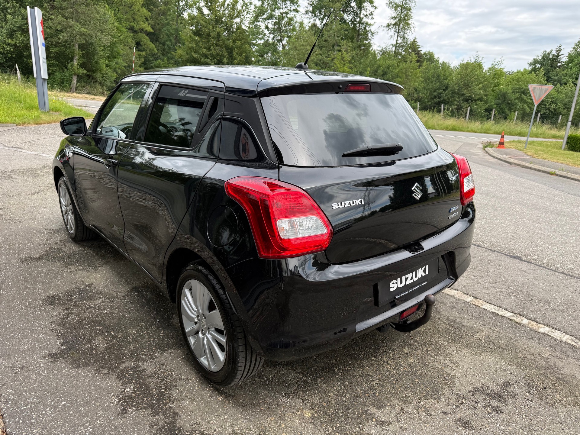 SUZUKI Swift 1.2 Compact + 4x4 Hybrid-image-3
