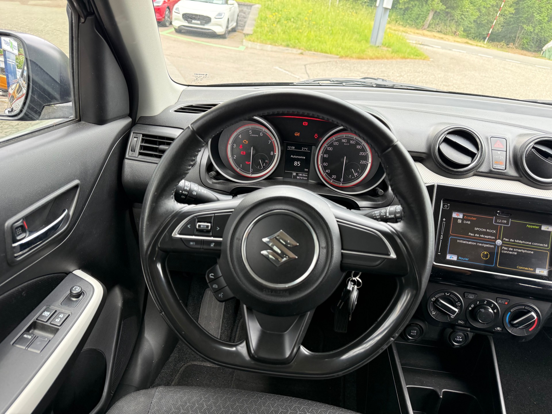 SUZUKI Swift 1.2 Compact + 4x4 Hybrid-image-10