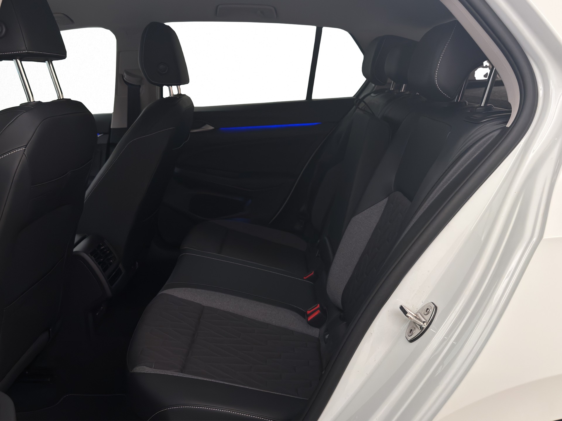 VW Golf 8 1.5 eTSI Goal DSG-image-11