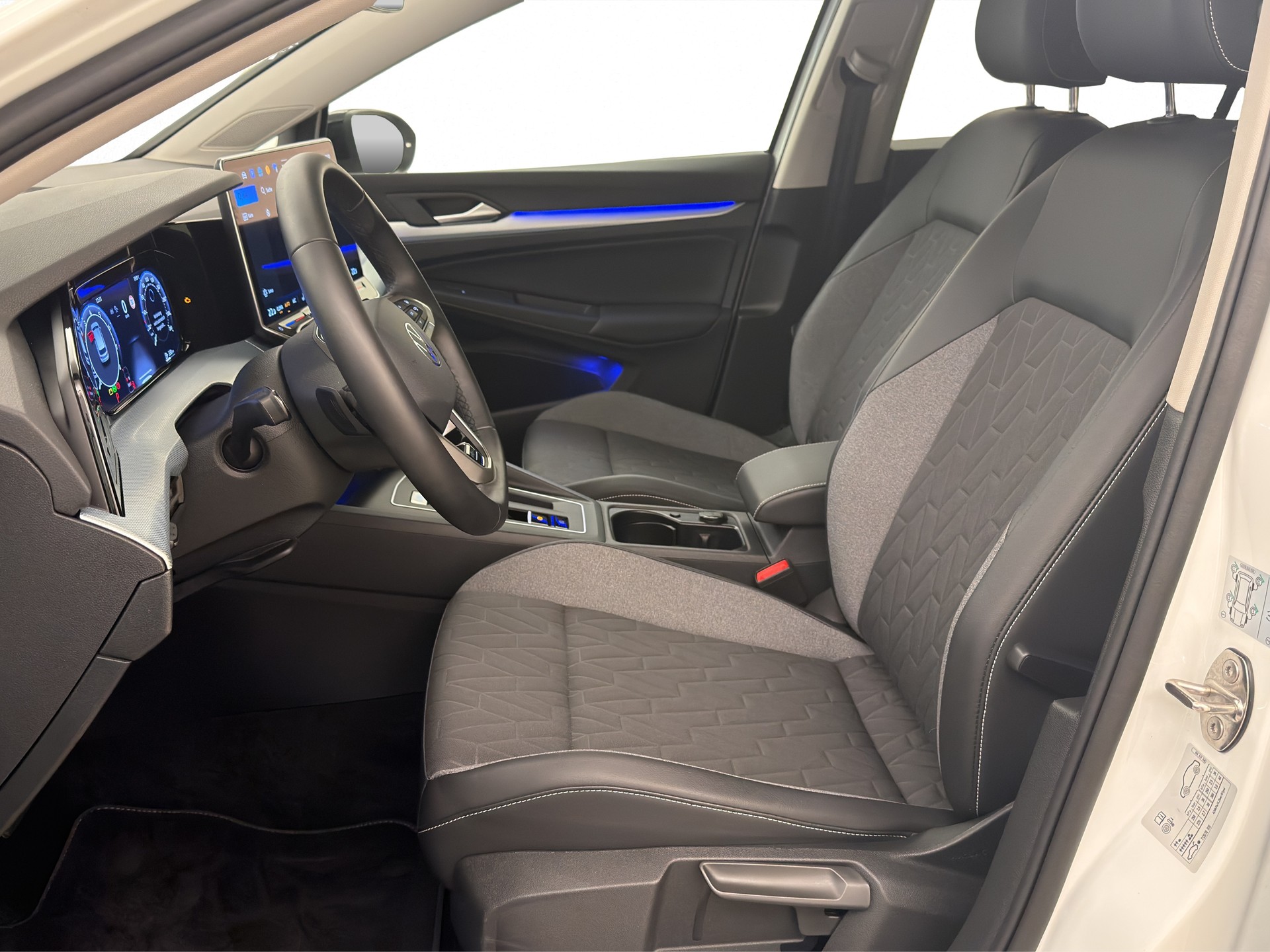 VW Golf 8 1.5 eTSI Goal DSG-image-10