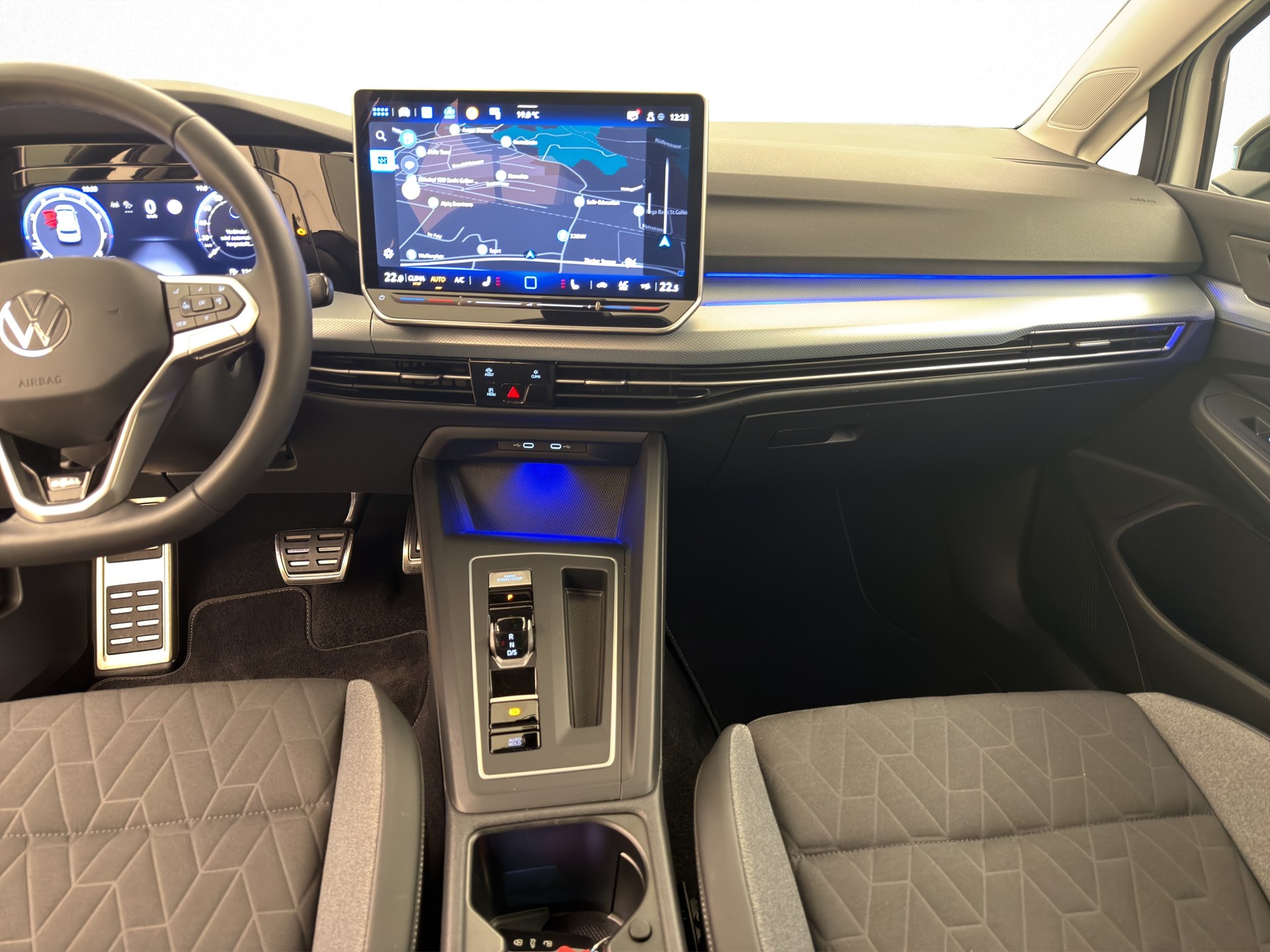 VW Golf 8 1.5 eTSI Goal DSG-image-15