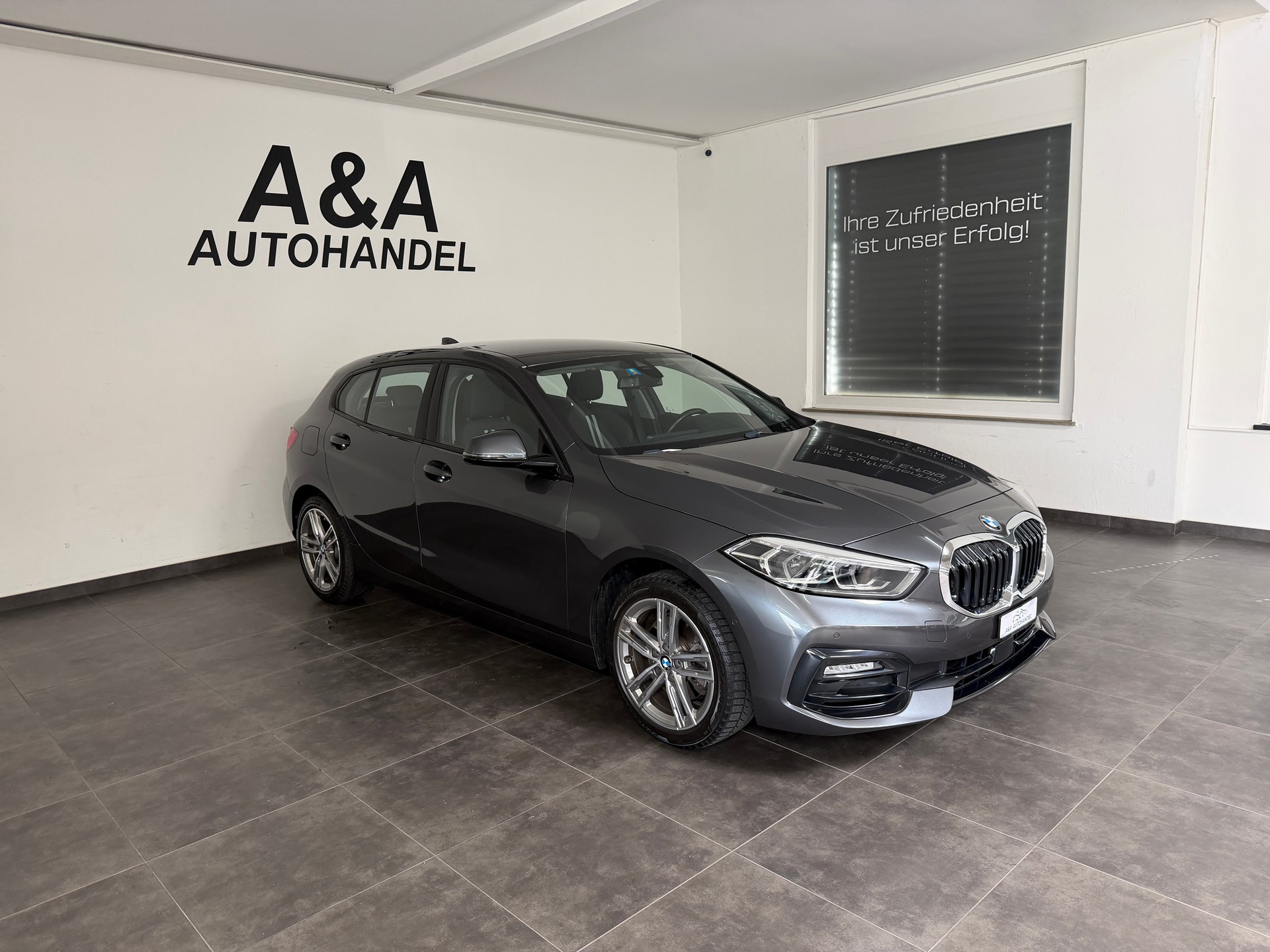 BMW 118i Steptronic Sport Line-image-0