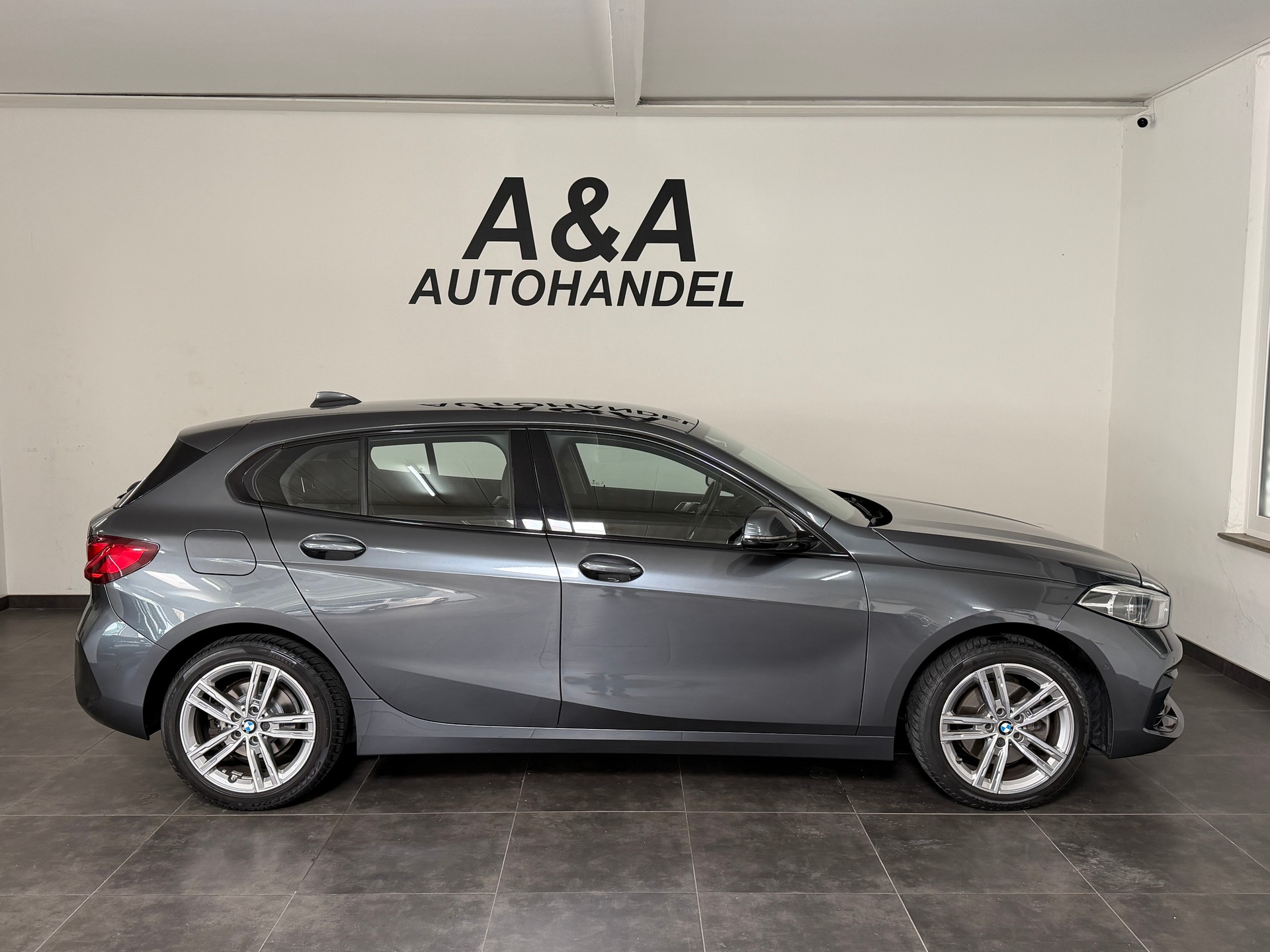 BMW 118i Steptronic Sport Line-image-2