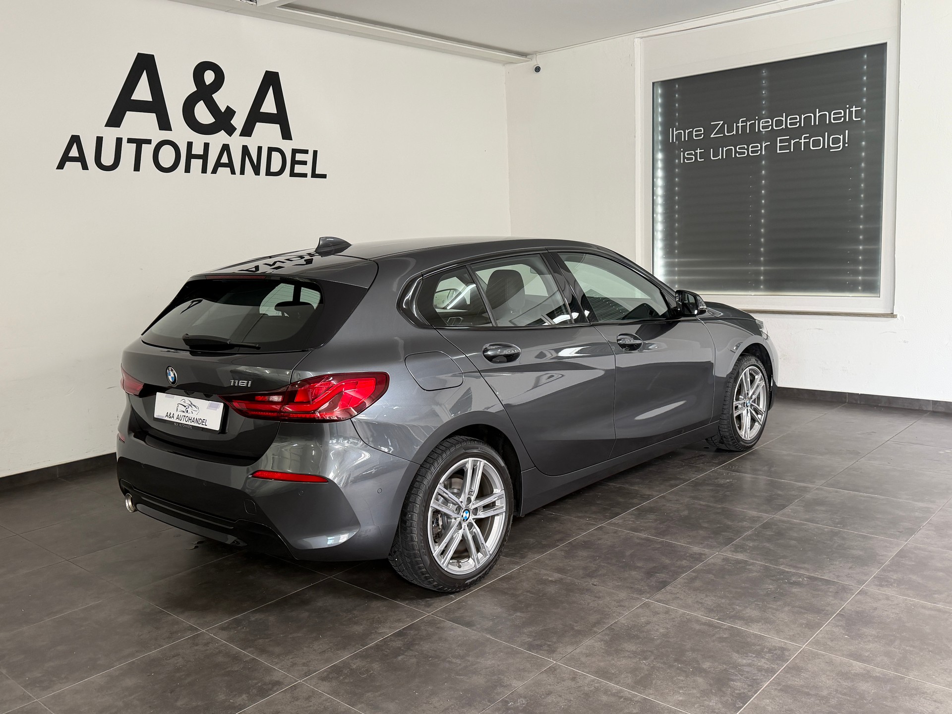BMW 118i Steptronic Sport Line-image-3