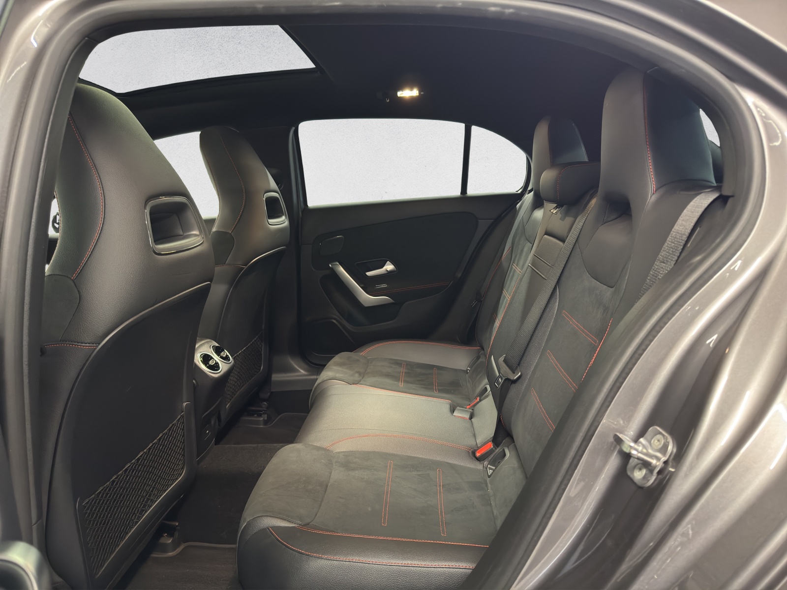 MERCEDES-BENZ A 250 e AMG Line-image-13
