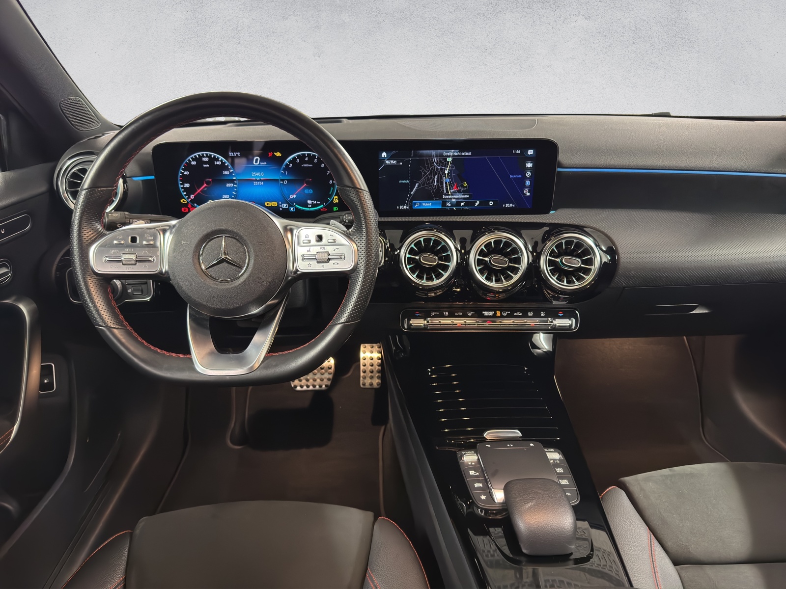 MERCEDES-BENZ A 250 e AMG Line-image-14