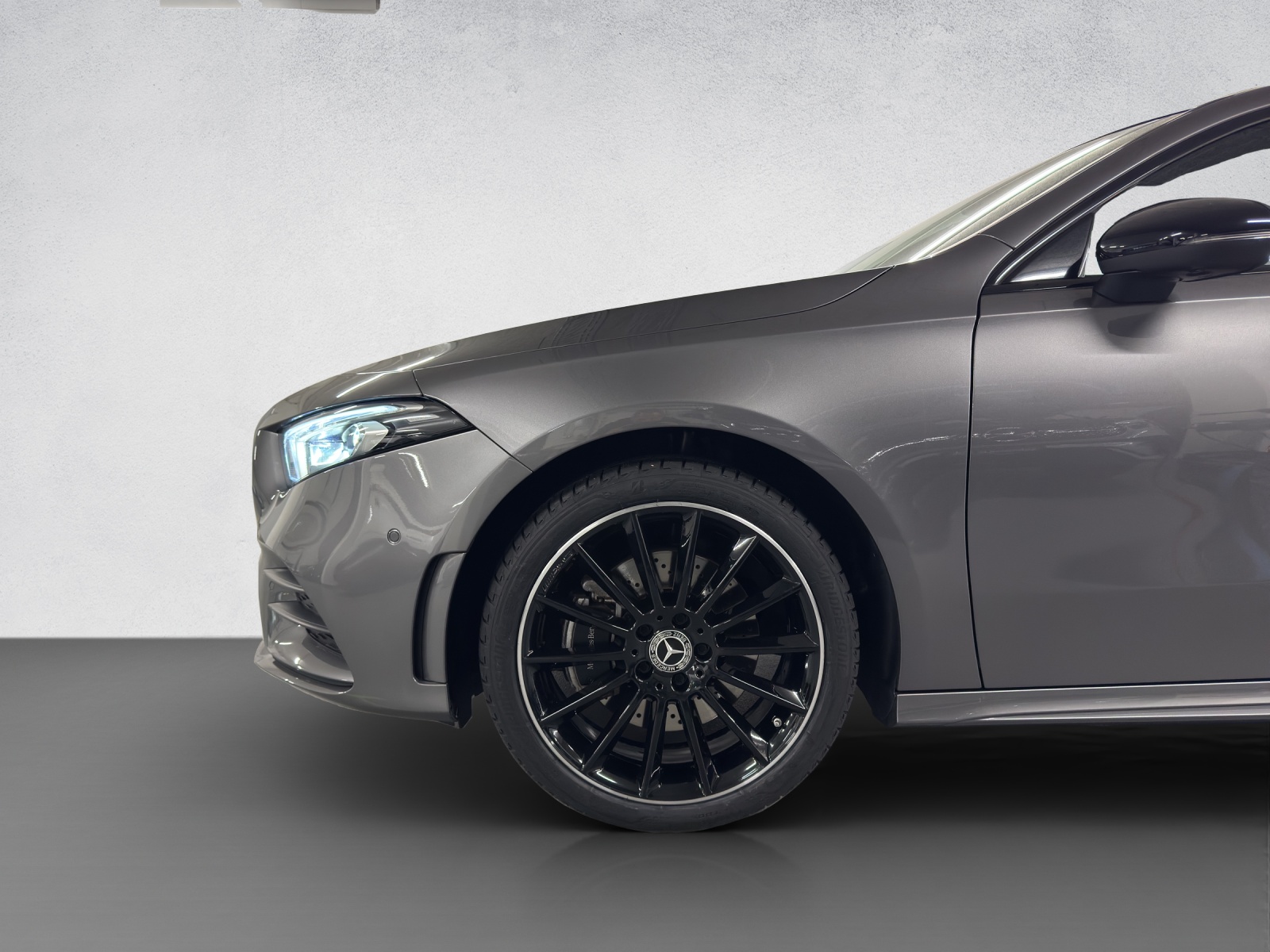 MERCEDES-BENZ A 250 e AMG Line-image-7