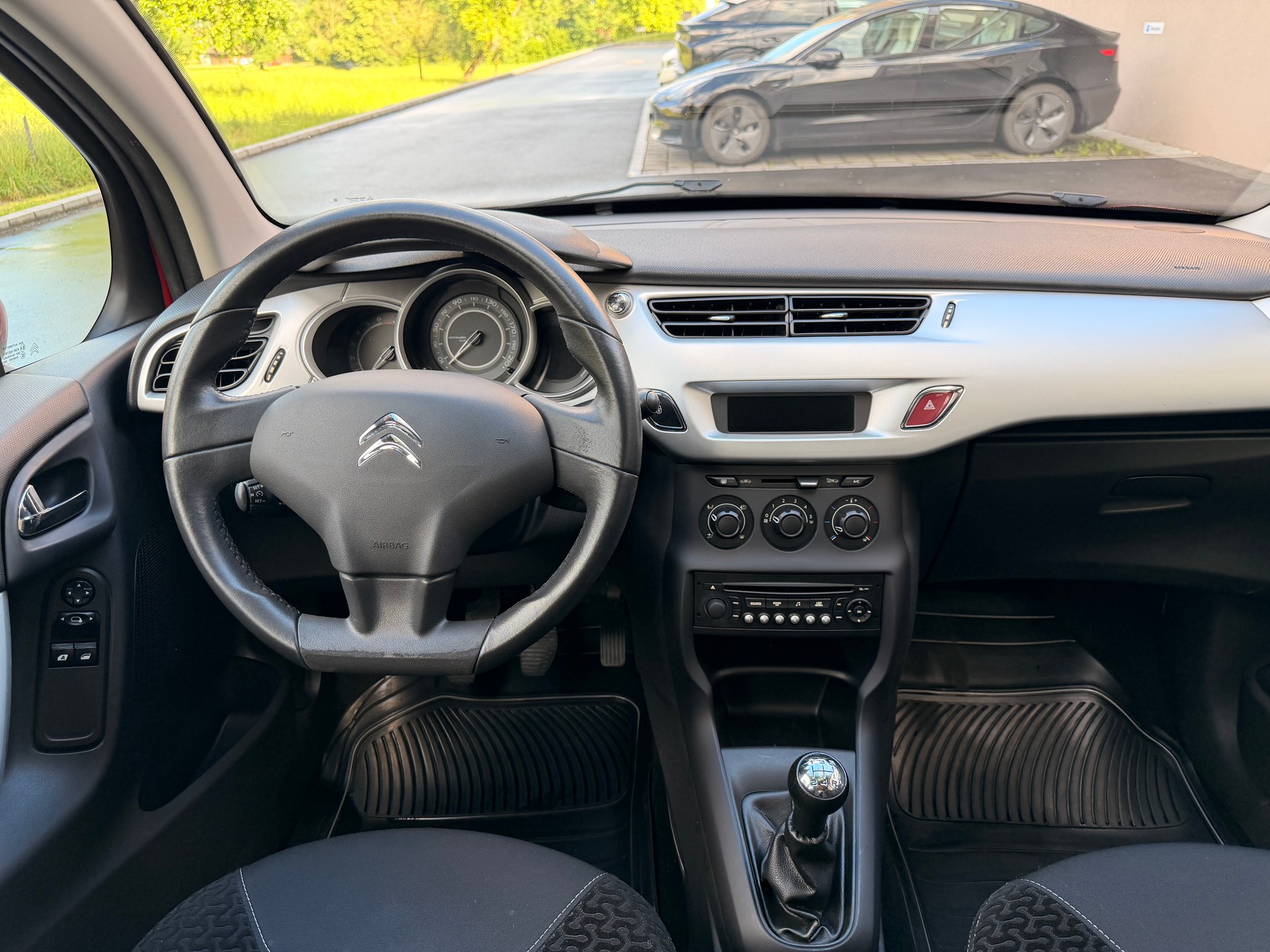 CITROEN C3 1.4i Chic-image-8