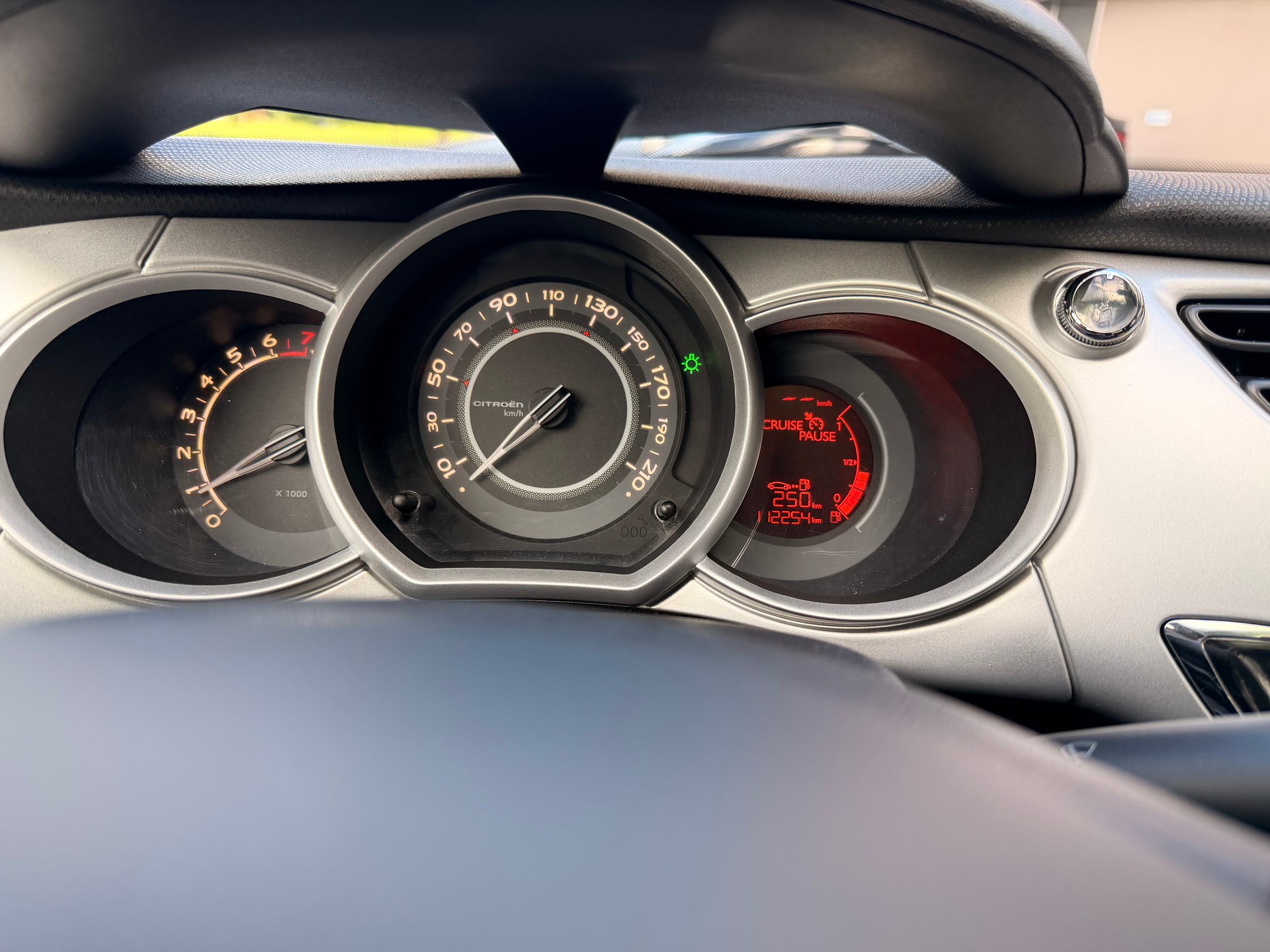 CITROEN C3 1.4i Chic-image-9