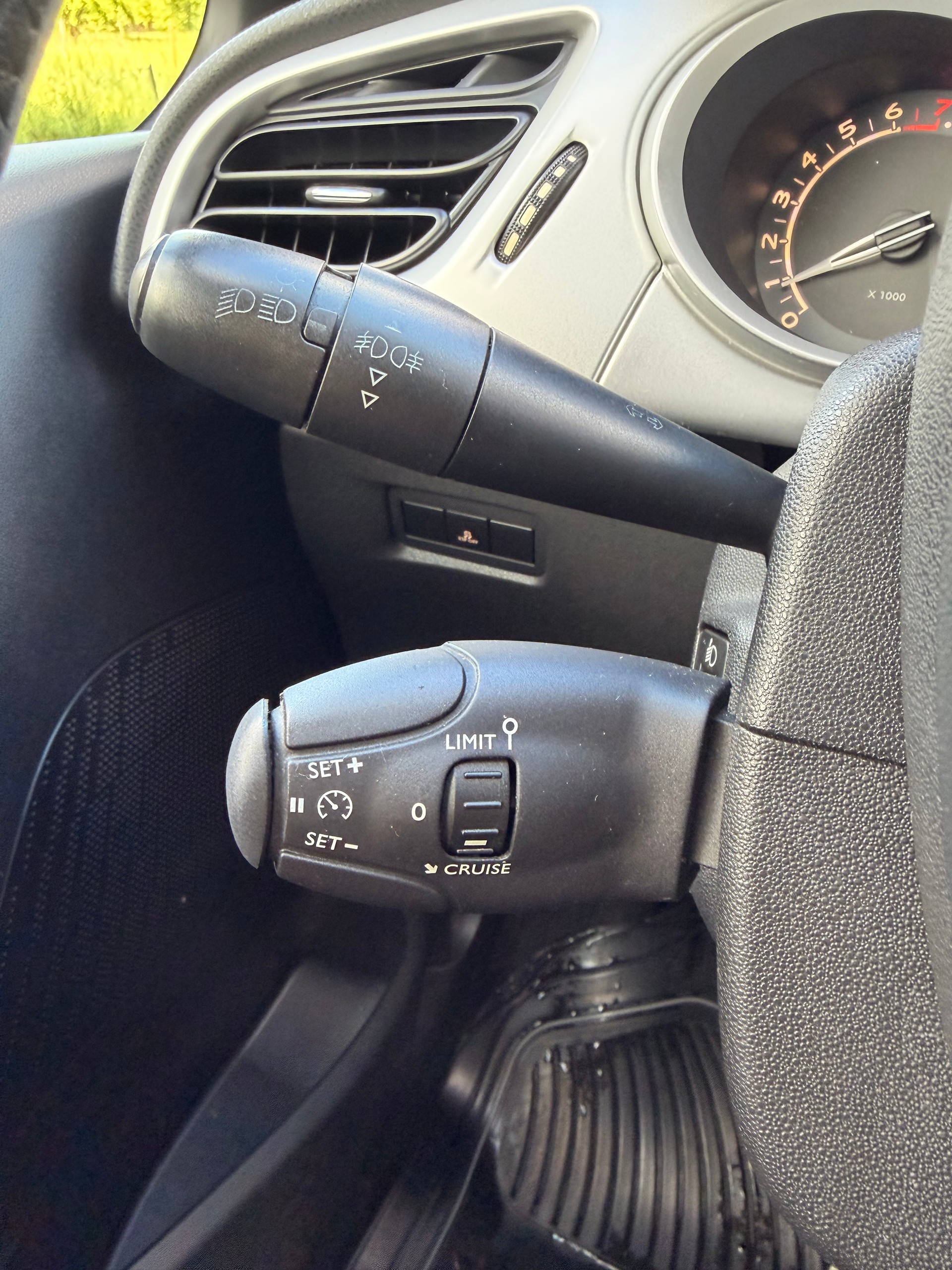CITROEN C3 1.4i Chic-image-11