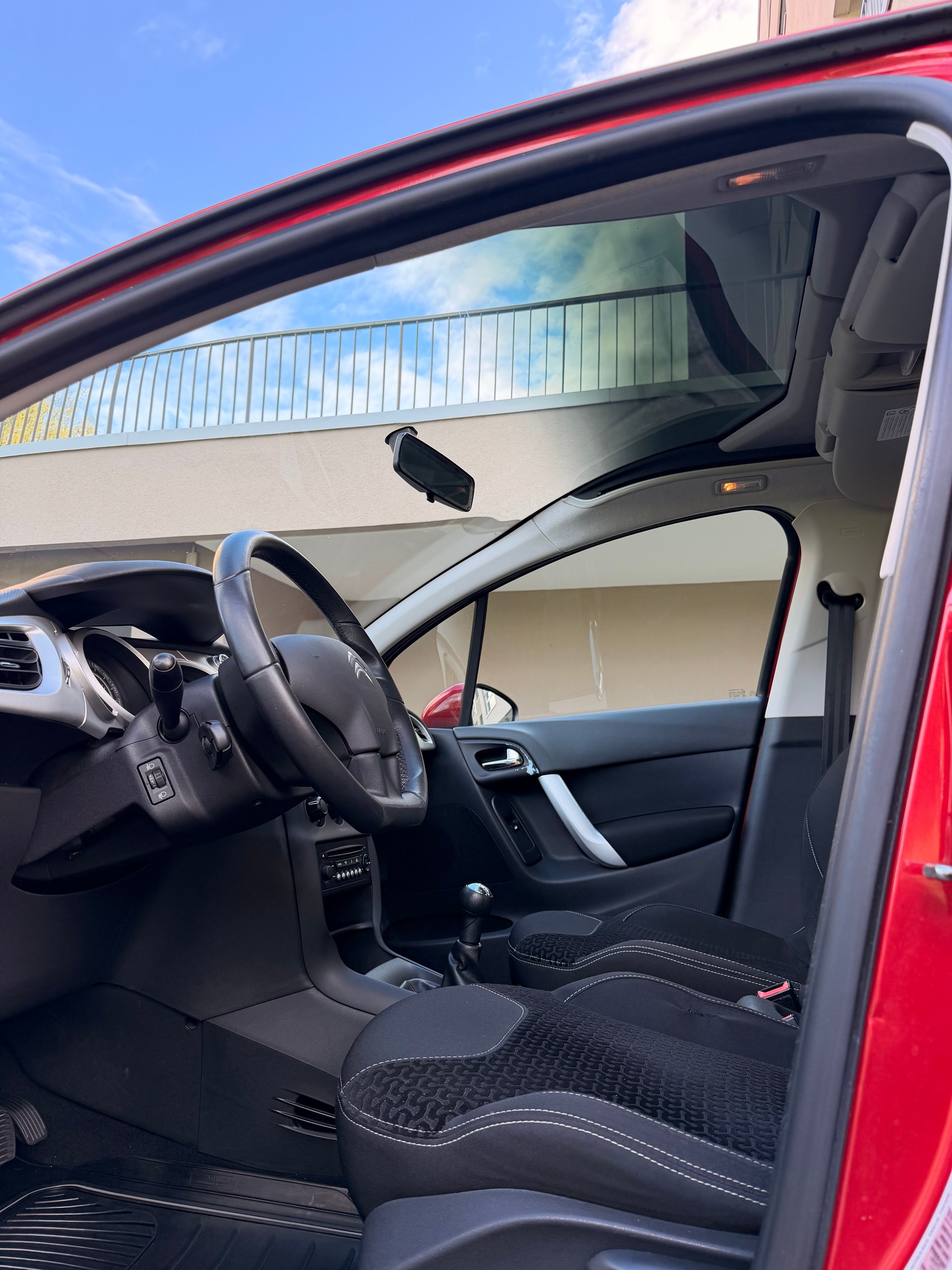 CITROEN C3 1.4i Chic-image-13