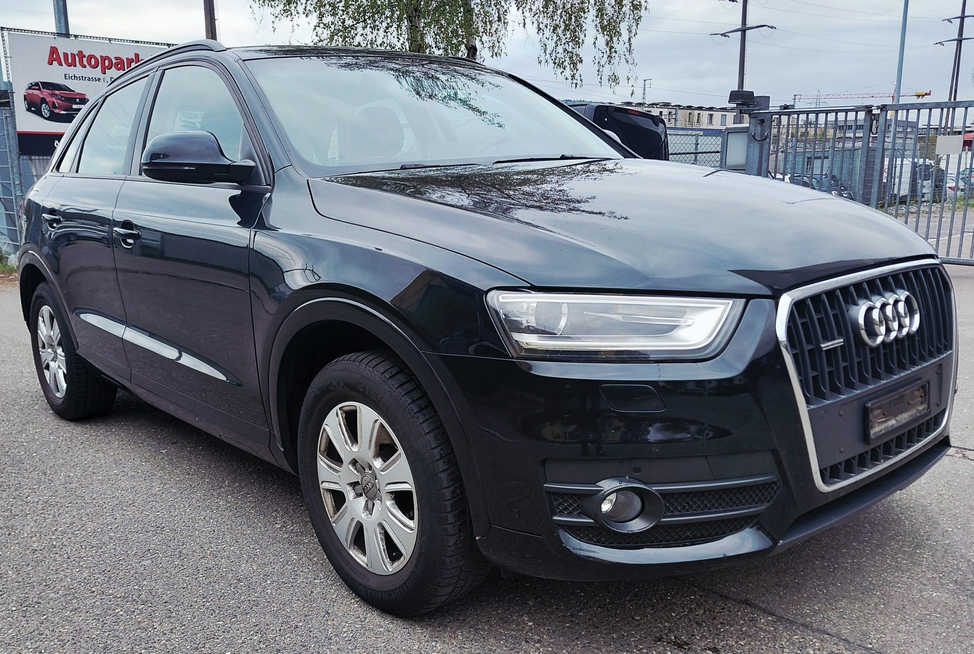 AUDI Q3 2.0 TFSI quattro S-tronic-image-1