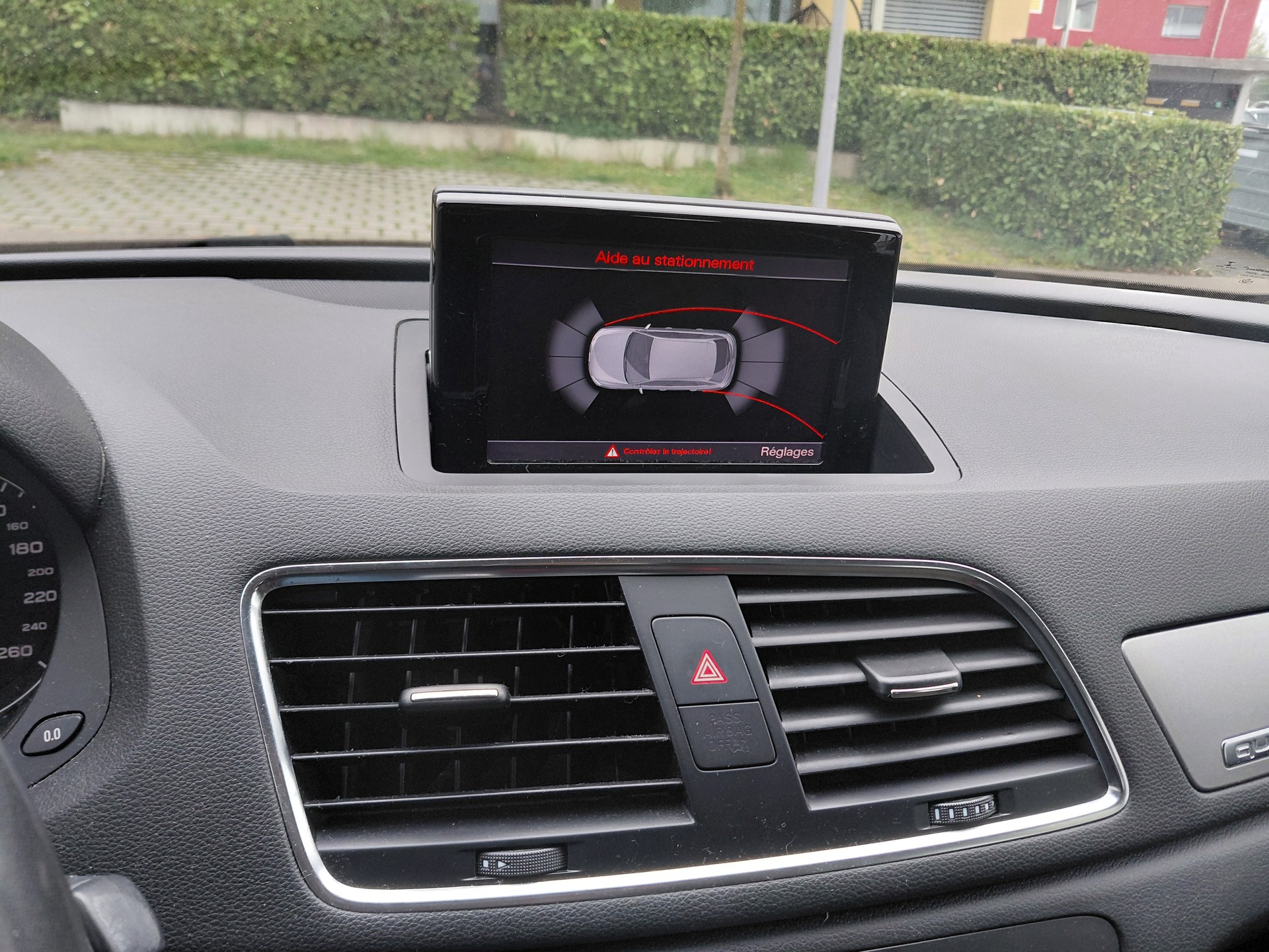 AUDI Q3 2.0 TFSI quattro S-tronic-image-12