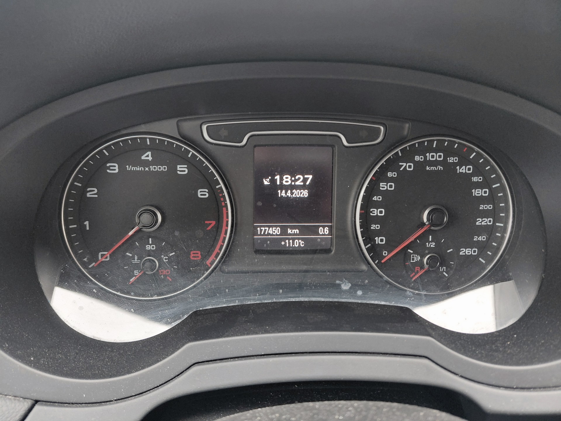 AUDI Q3 2.0 TFSI quattro S-tronic-image-13