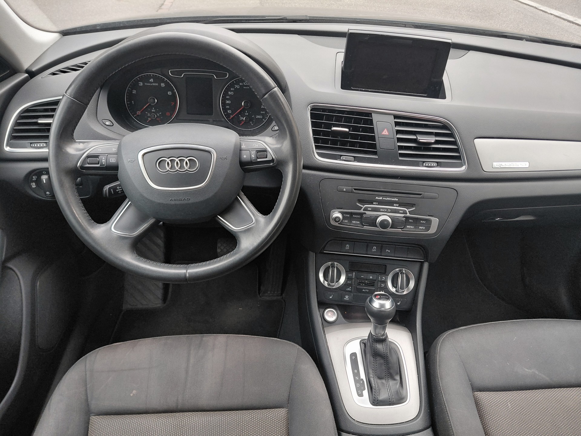 AUDI Q3 2.0 TFSI quattro S-tronic-image-8