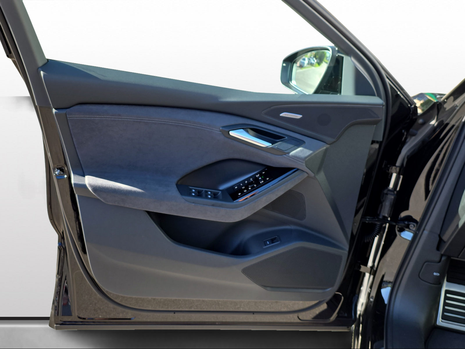 AUDI Q6 e-tron quattro-image-9