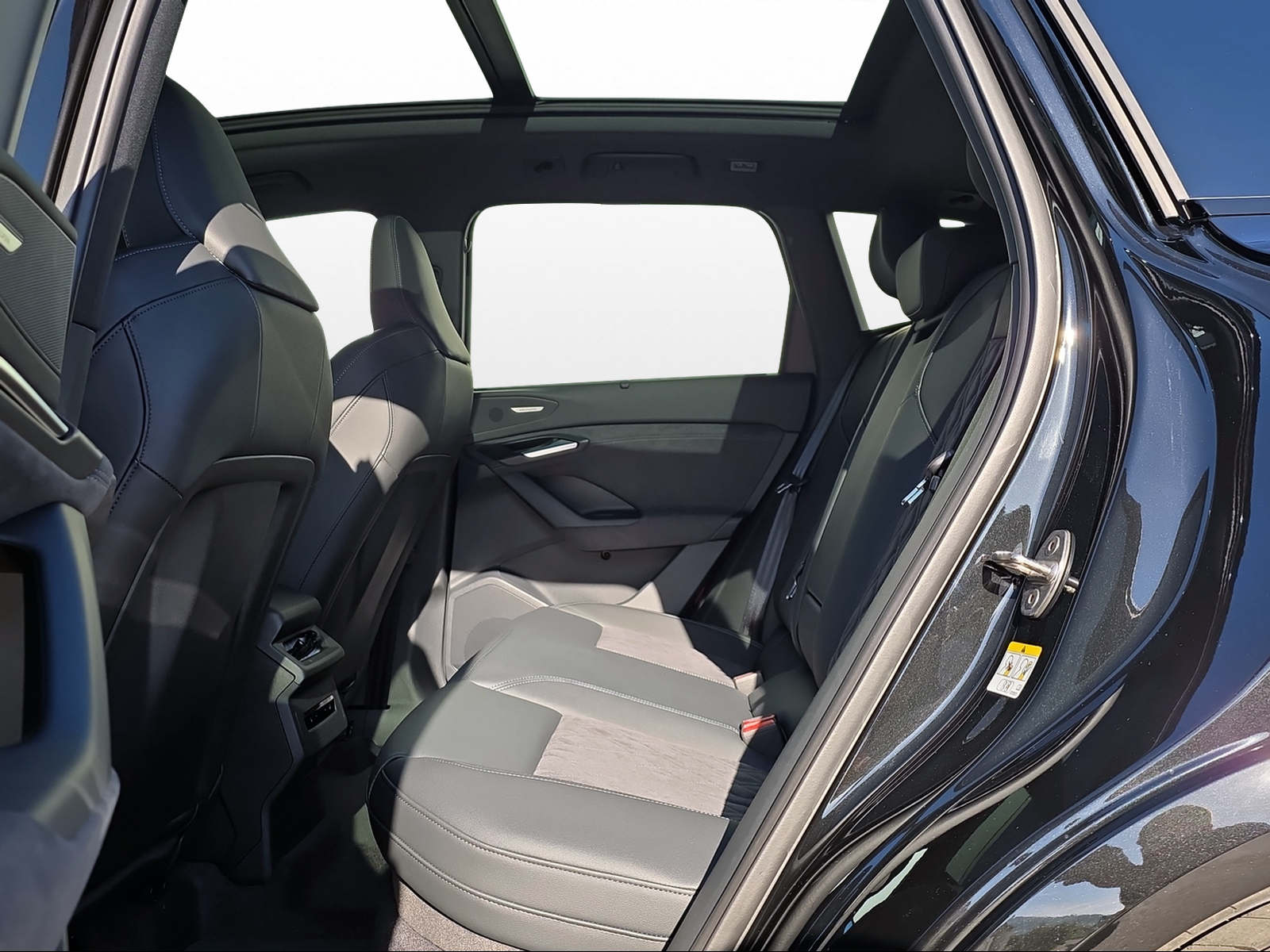 AUDI Q6 e-tron quattro-image-10